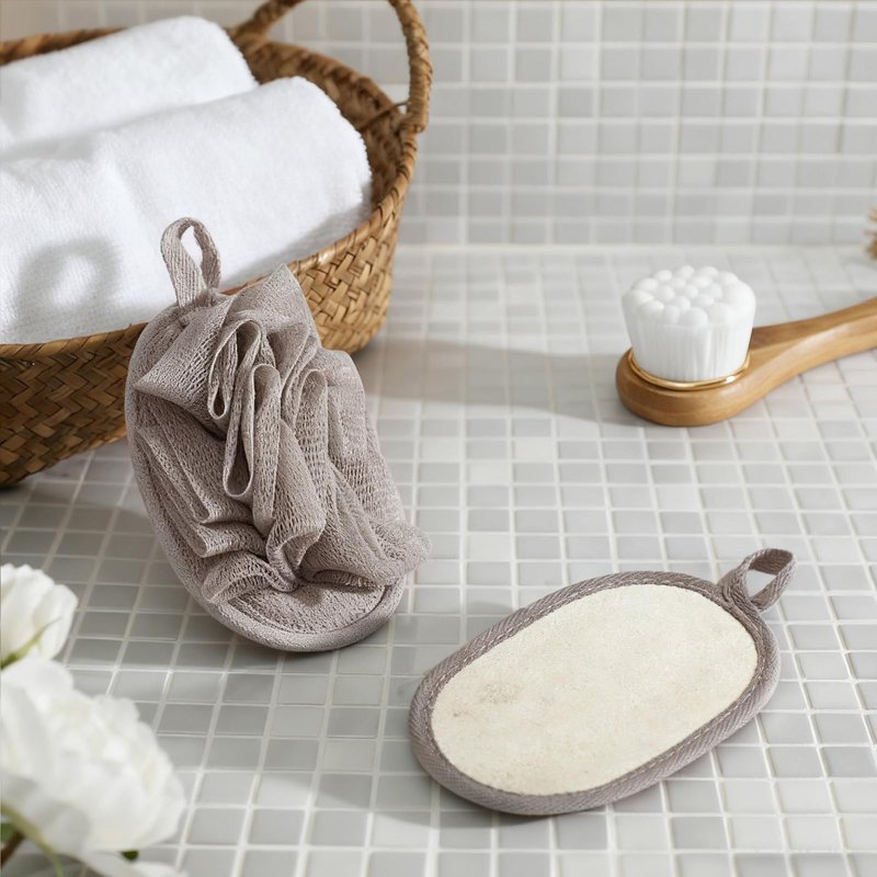 2 Pack Natural Loofah Exfoliating Body Scrubber, 2 en 1 Bath Shower Pouf Sponge for Women and Men, for Face and Body That Gets You Clean (Grey)