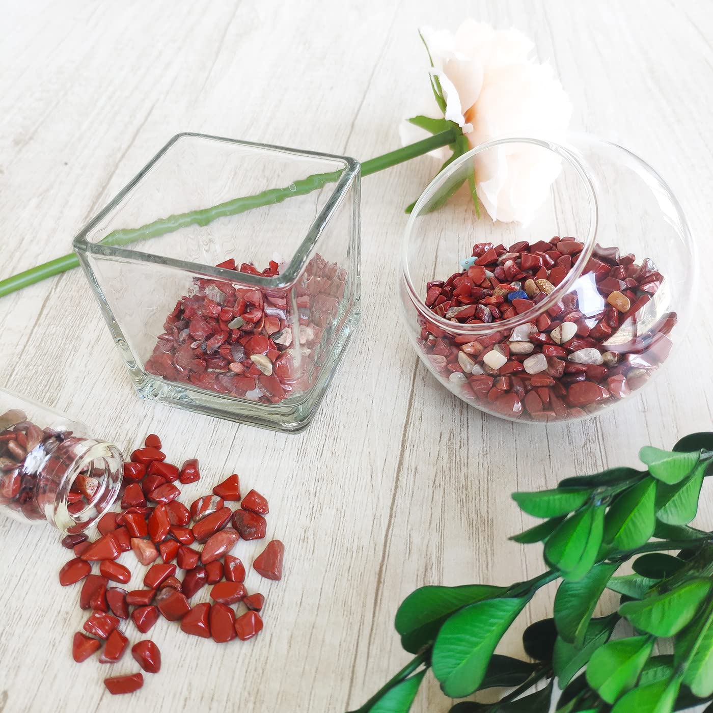 ZHIYUXI Red Jasper Chips Fish Tank Gravel Vase Filler Stones Bulk Crushed Crystals Gemstone Polished Natural Quartz Stone Healing Crystals Glass Stones Fish Rocks