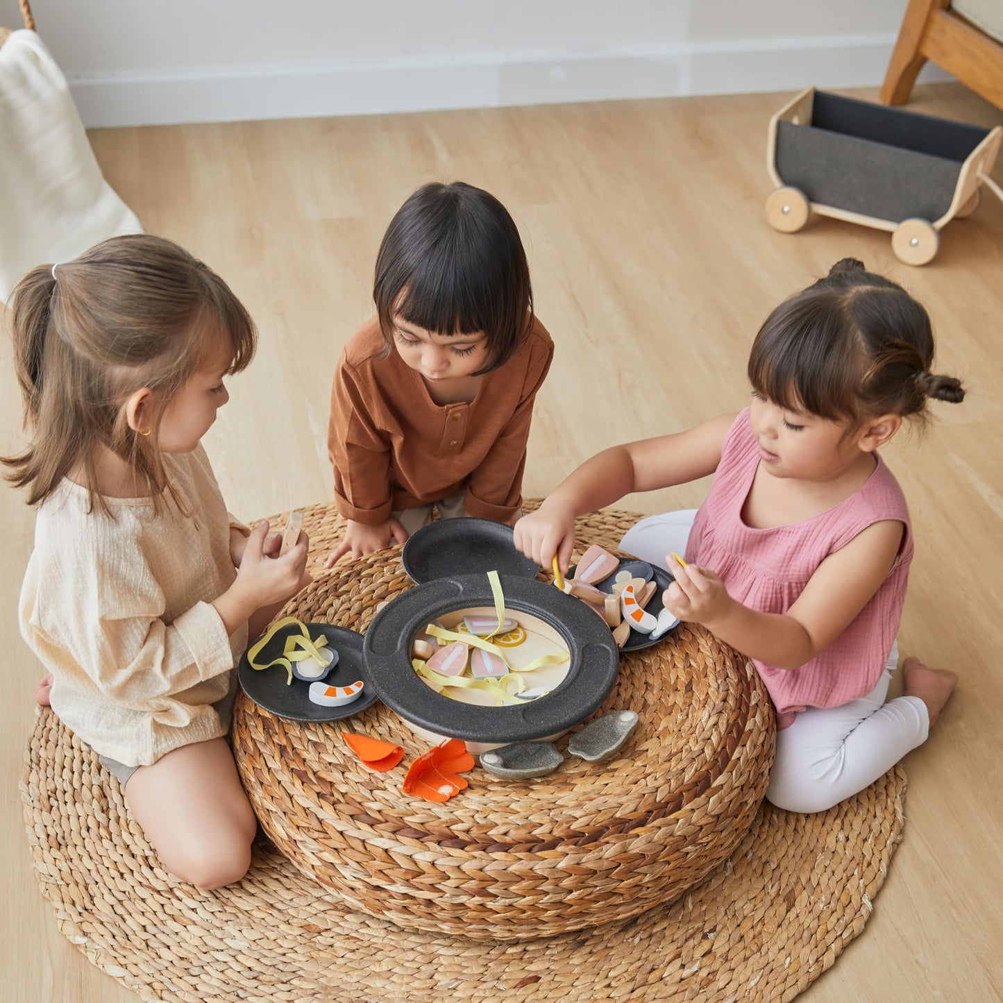 PlanToys® Wooden Barbeque Pretend Cooking Toy for Kids | Kitchen Toy Includes Grill, Food Pieces, Tongs & Charcoal Stove | Montessori Food Role Play Set for Fine Motor Skills & Imaginative Learning