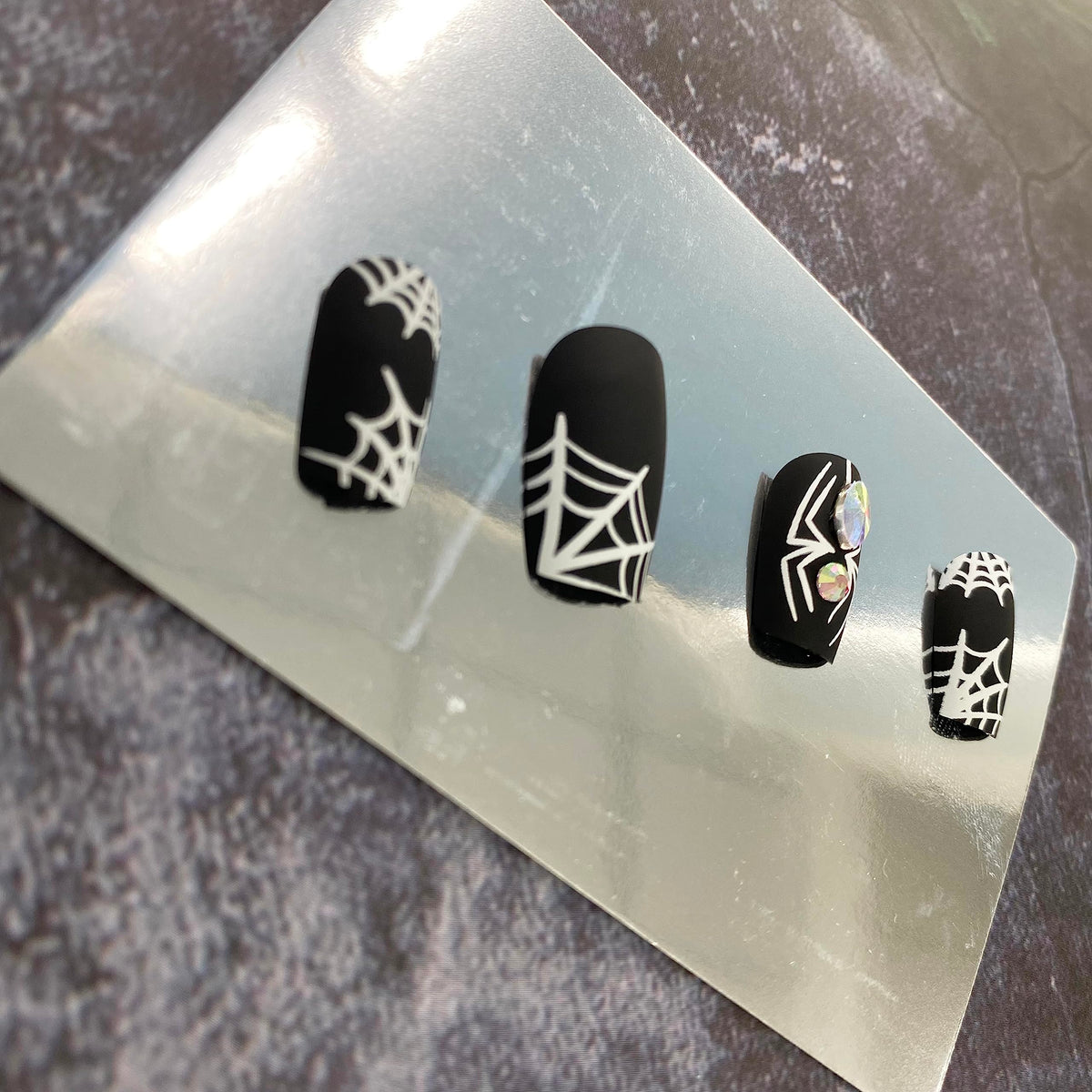 Halloween Press on Nails Short Fake Nails Full Cover Cute False Nails with Skull Designs Acrylic Nails Dark Glossy Stick on Nails for Women Girls Party DIY Manicure or Nails 24pcs