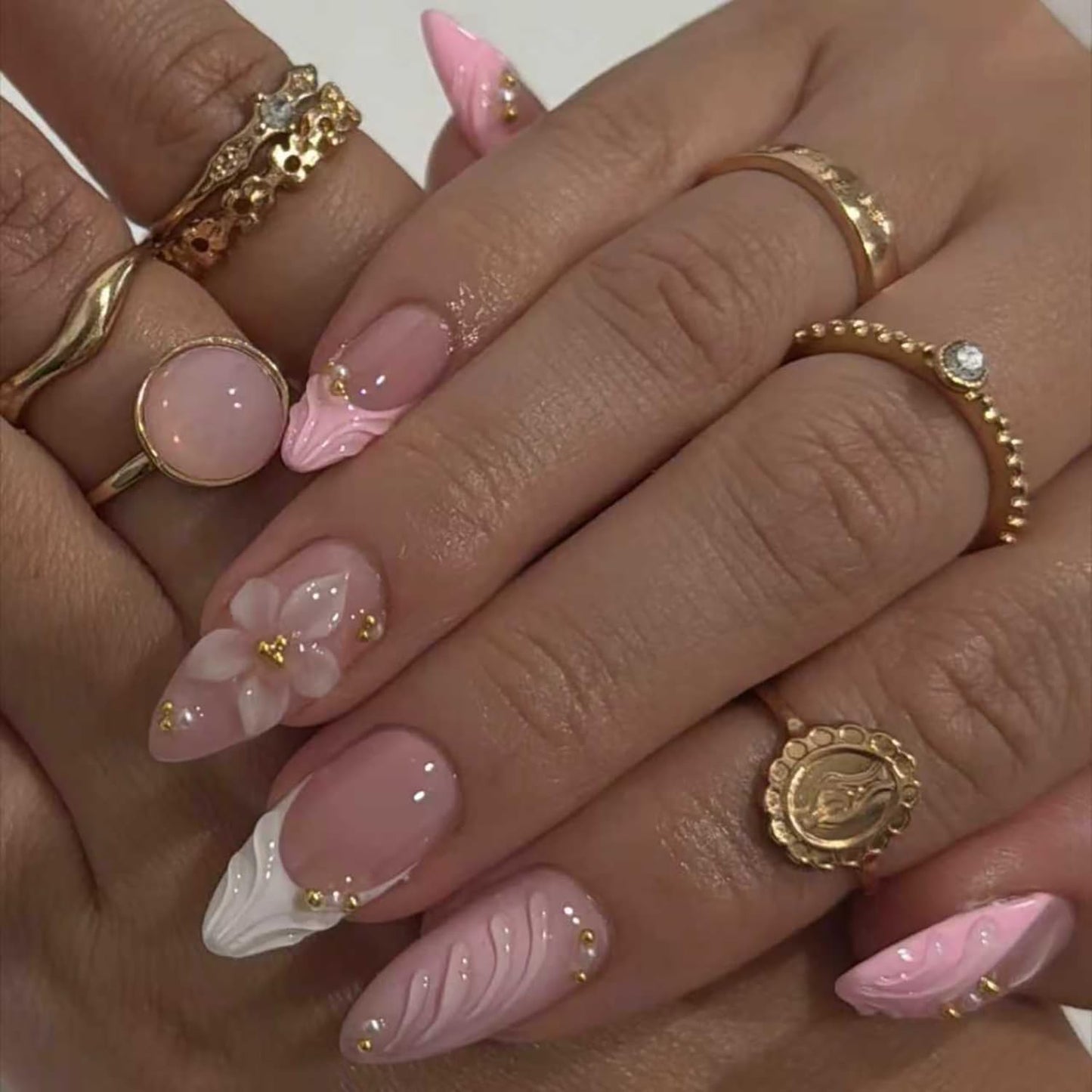 24Pcs French Tip Press On Nails Flower Medium Almond Fake Nails Gold Pearl Accessories Designs Pink Nails Press Ons Glossy Spring Summer Acrylic Nail For Women Manicure 24Pcs