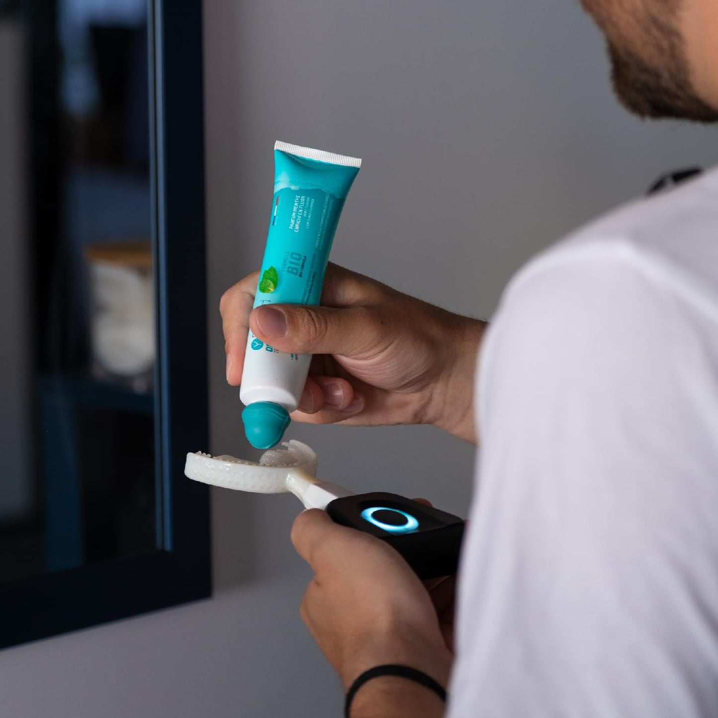 Y-Brush NylonBlack Premium 2024 - Electric Toothbrush - Y-Shaped Brush - Innovation Awards at CES 2023-3 Months Battery Life - Adult - Clinically Proven