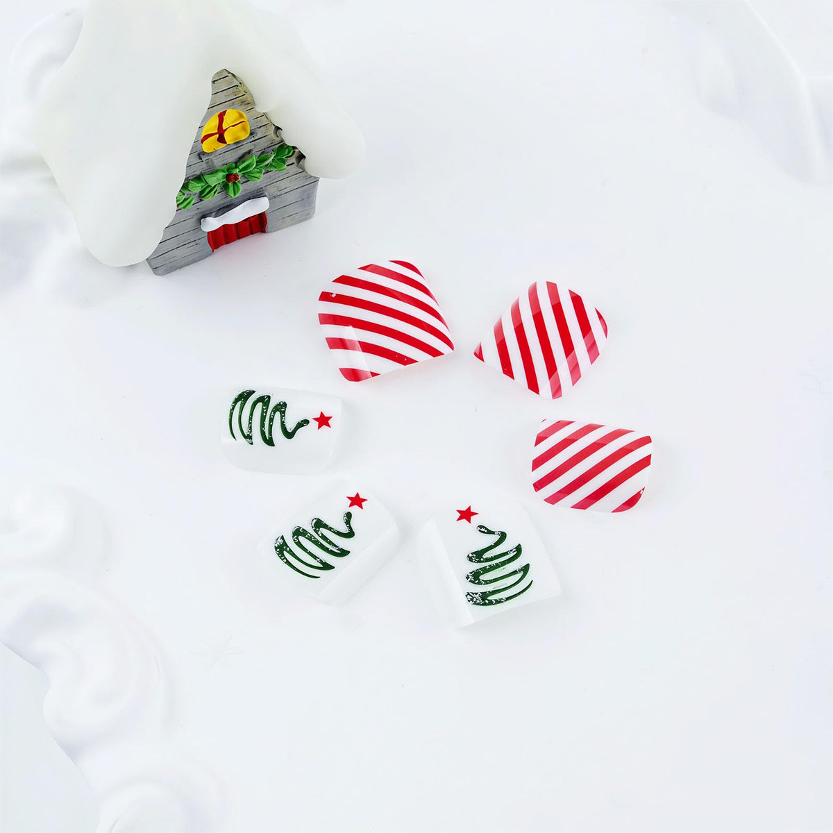 Christmas Glitter Press on Toenails Short Square Fake Toenails Glitter Christmas Tree Toe Nail Tips Snowflakes False Toenails Full Cover Glossy Christmas Toe Manicure Decorations for Women 24Pcs