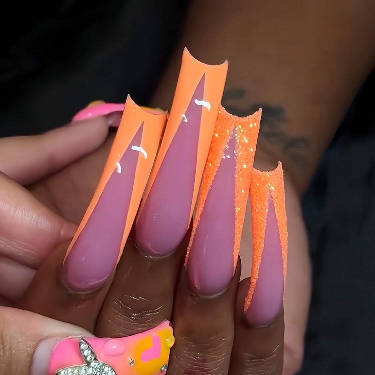 24pcs Curve Press on Nails Extra Long Fake Nails Orange French Tip Press ones with designs Acrylic Glue on Nails Women Girls Glitter Art Manicure for Daily Nail Supplies