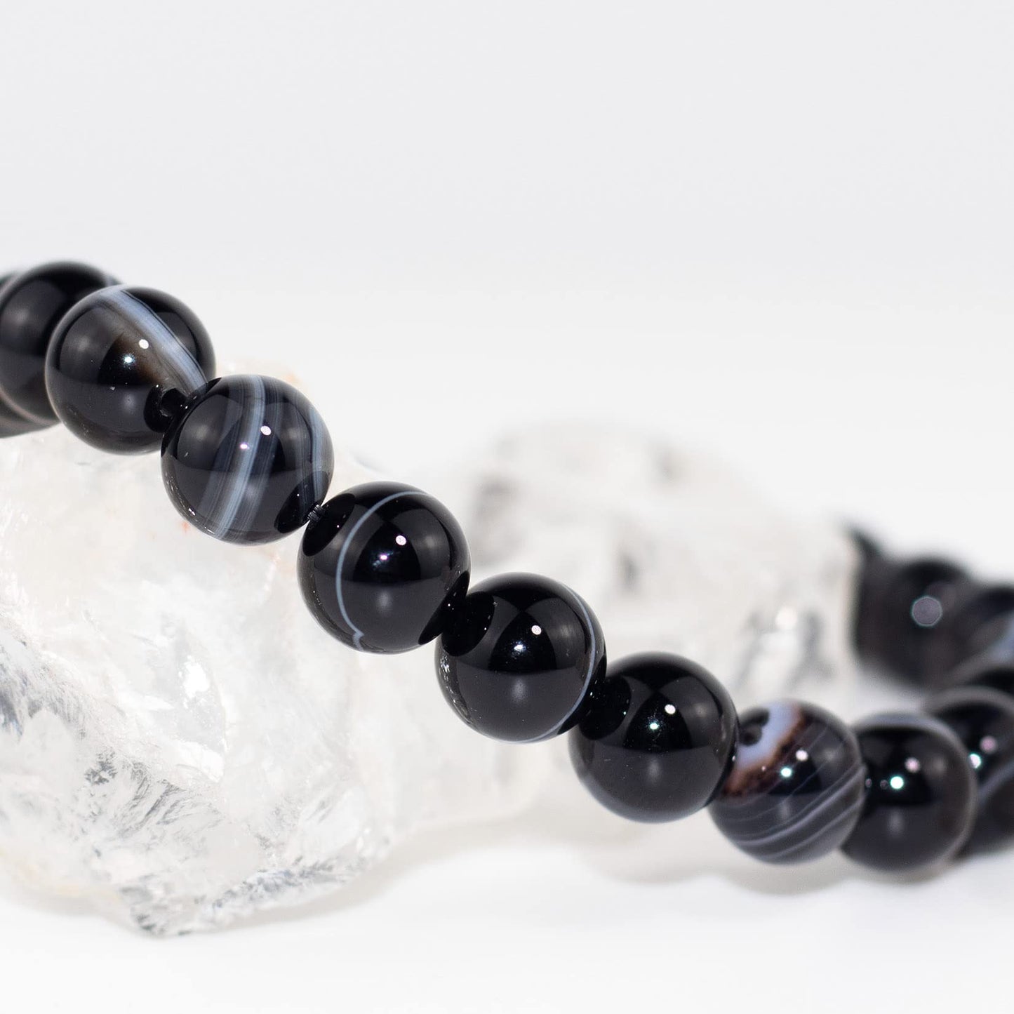 DAZCOLO 8mm Natural Gemstone Stretch Bracelet, Handmade Unisex Crystal Bracelets for Meditation, Yoga, Spiritual Healing & Positive Energy (Black Sardonyx)