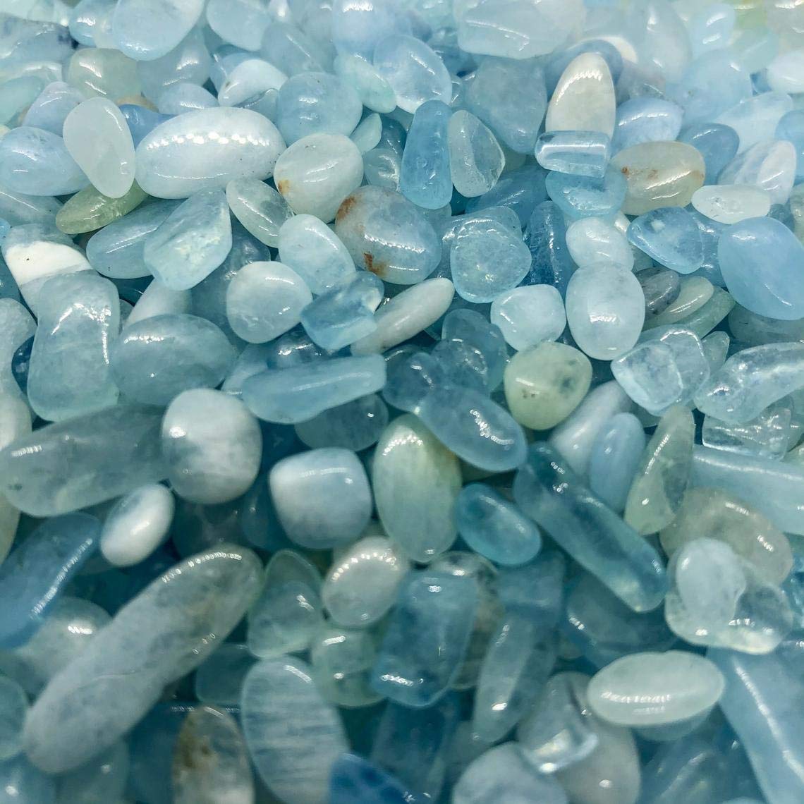 IMALY Aquamarine Tumbled Chips Stone Polished Crushed Healing Crystal Quartz Pieces Irregular Shaped Stones for Home Decorative Stones Vases Plants Succulents 0.5lb