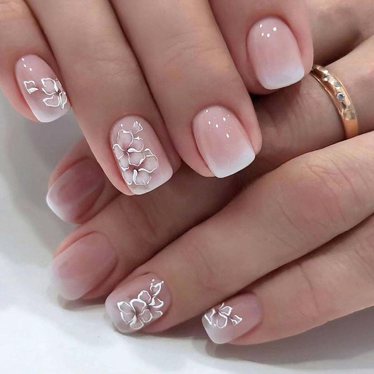 Short Square Press on Nails MABKJLF French Fake Nails Gradient Full Cover White Flower False Nails with Designs Glossy Glue on Nails Acrylic Nails Artificial Nails for Women Girls 24 Pcs