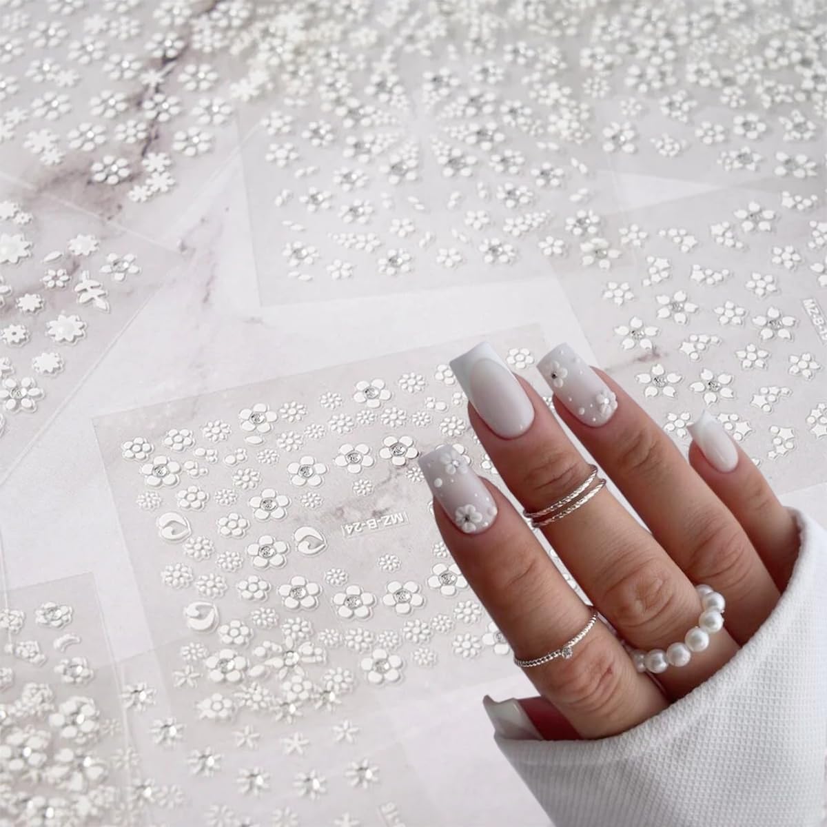 30 Sheets White Flower Nail Stickers 3D Self-Adhesive Floral Nail Decals Small Daisy Nail Art Supplies White Flowers Nail Design Sticker for Women Wedding Acrylic Nails Decoration Accessories Charms