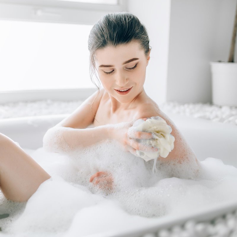 Swiffen 1 Pcs Washcloth Loofah Combo, 2 in 1 Bath Loofah Sponge with Drawstring, Exfoliation Mesh Shower Puff Ball for Body Wash Cleansing and Smooth Skin (Beige)