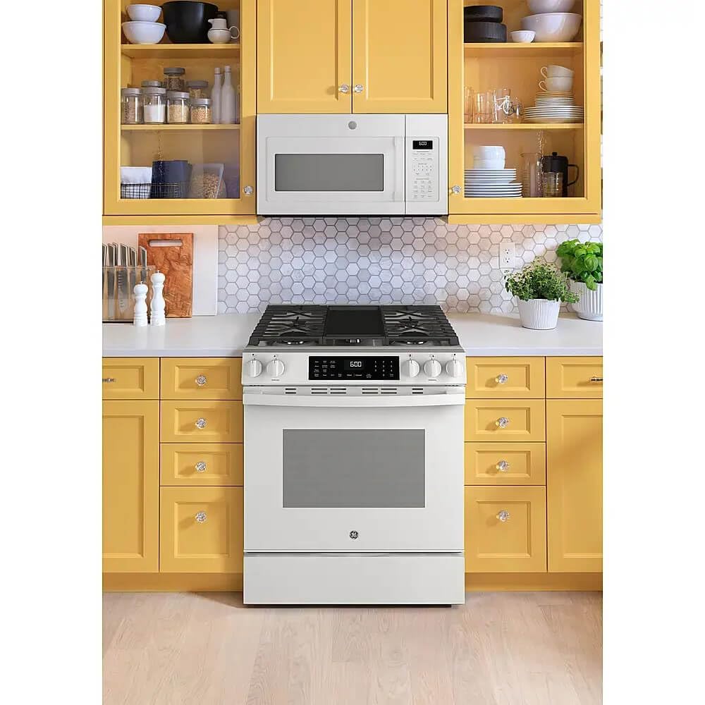 GE GGS600AVWW 5.3 Cu. Ft. White Slide-In Gas Convection Range