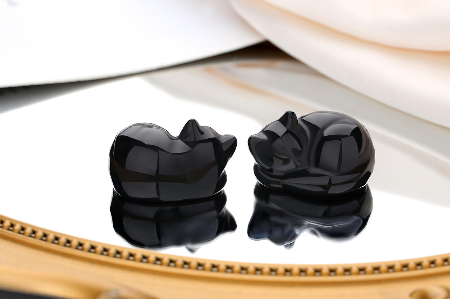 QINJIEJIE Black Obsidian Cat Decor Crystals and Healing Stones Figurine Sleeping Cats Stone Statue Gift Carved Gemstones Sculpture Office Home Desk Kitten Cute Cat Decor for Men Stocking Stuffers