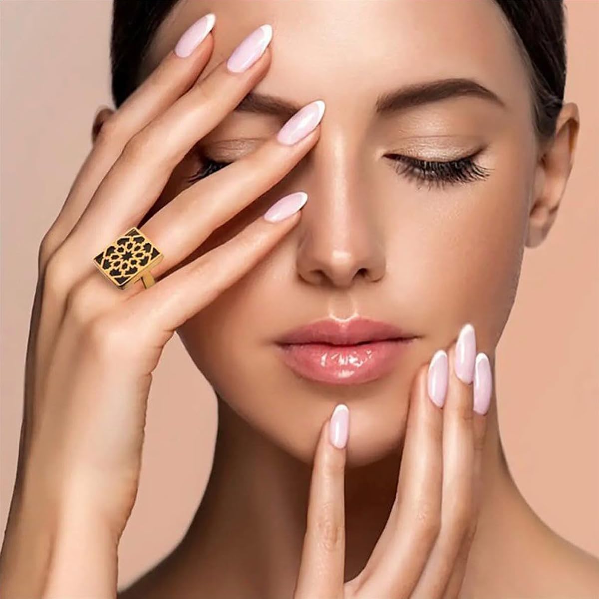 QUNQINLI White French Tip Press on Nails Short Oval Fake Nails Press ons Nail Tips Kit with Strawberry Pink Striped Design Summer False Nails Full Cover Nude Glossy Glue on Nails for Women 24 Pcs