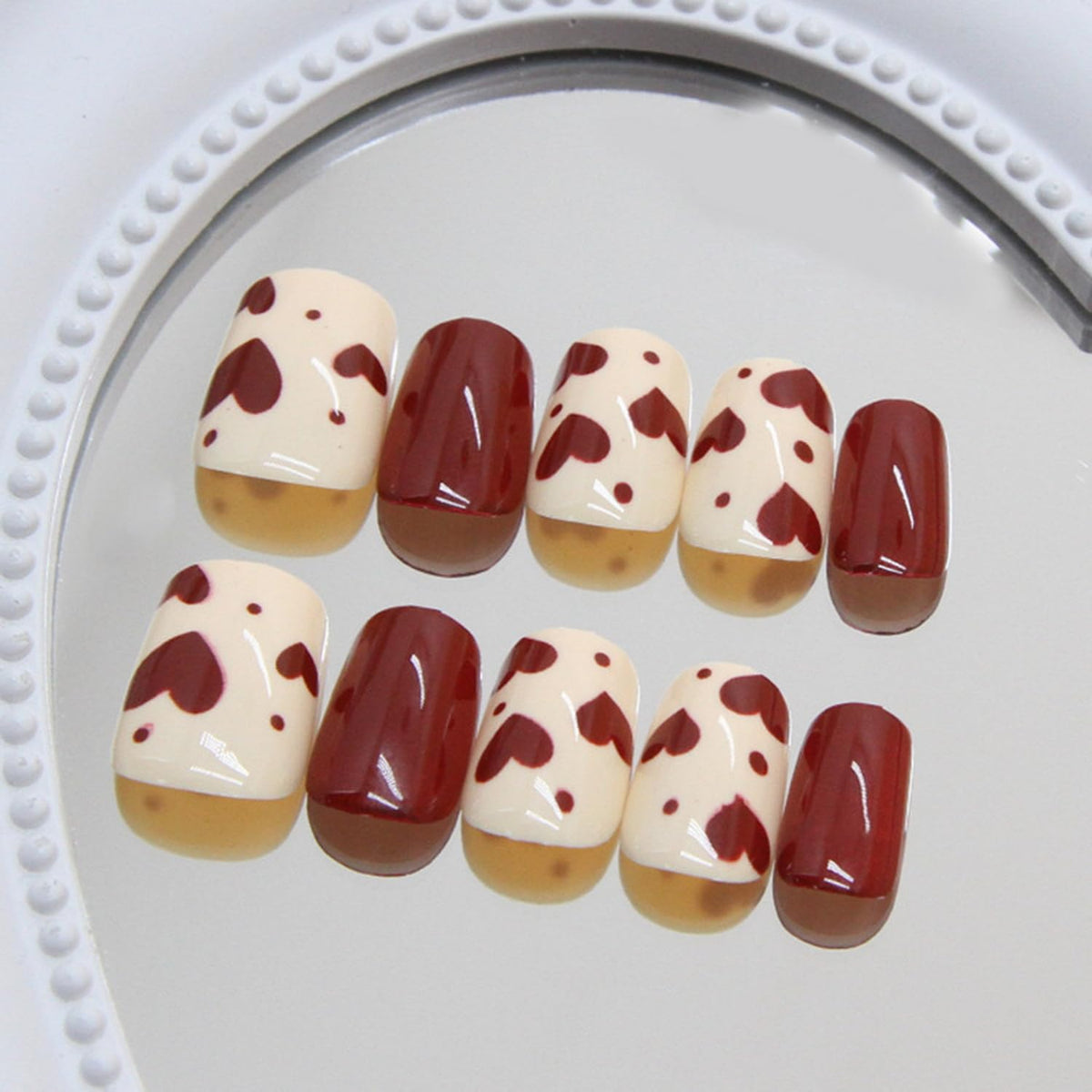 30pcs Valentine's Day Press on Nails Short Square Fake Nails Glossy Reusable Heart False Nails with Red Queen heart Acrylic Nails Stick on Nails Valentine Glue on Nails for Women