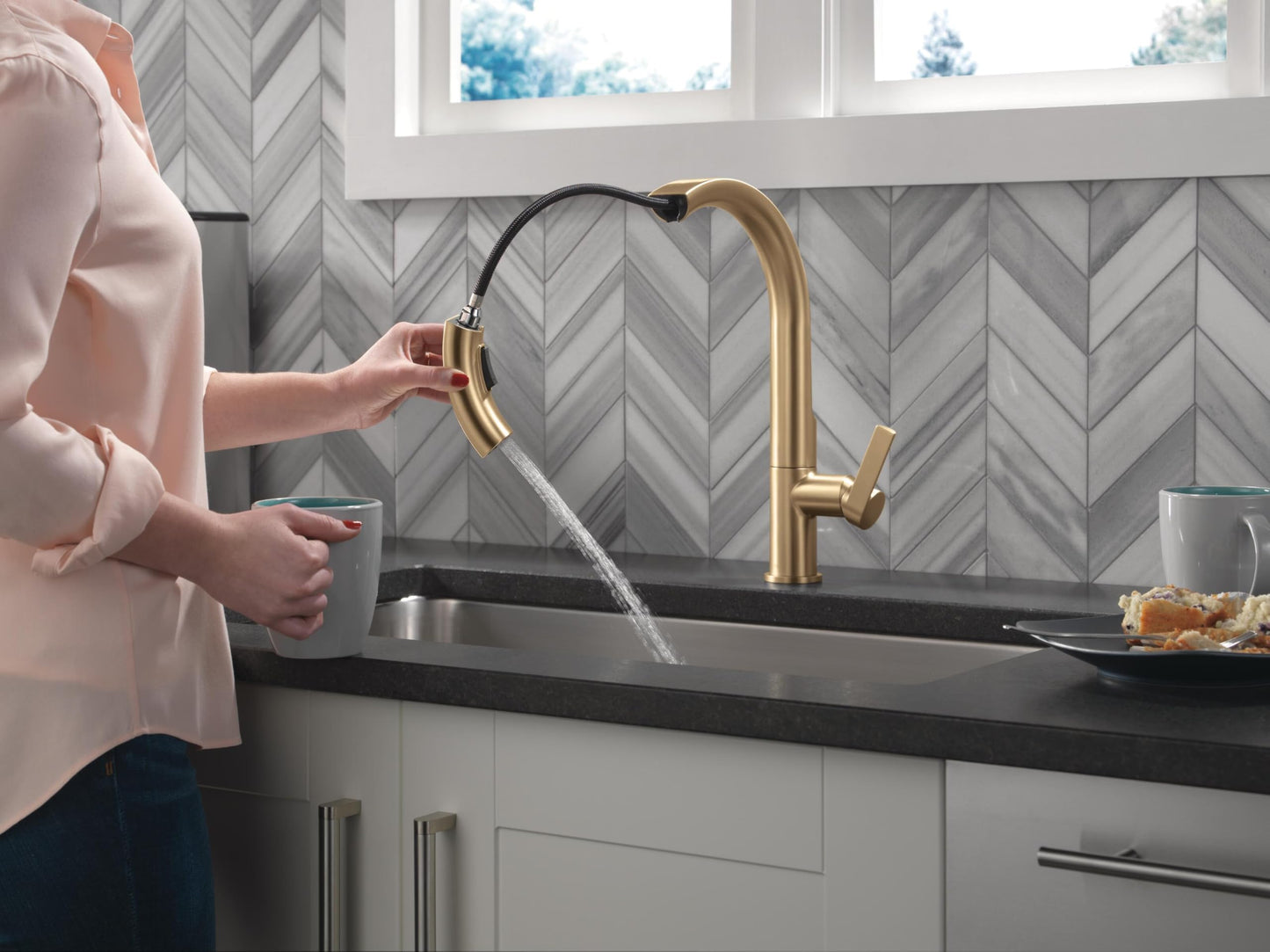 Delta Keele Brushed Gold Kitchen Faucet with Pull Down Sprayer, Modern Brushed Gold Single Hole Kitchen Sink Faucet, Single Handle, Champagne Bronze 19824LF-CZ