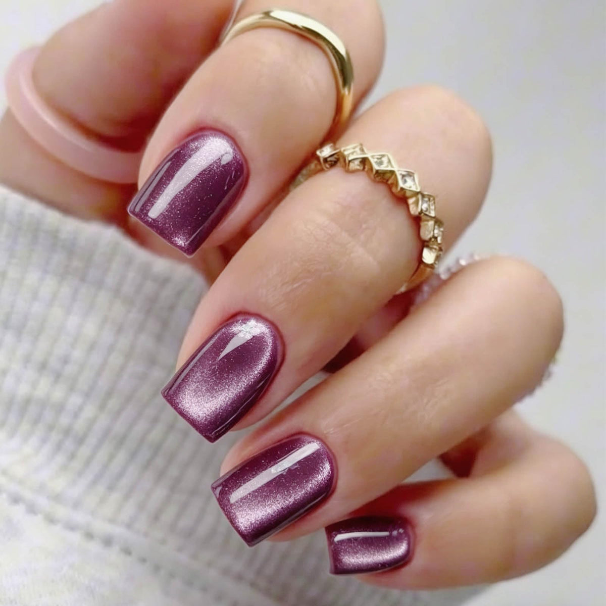 Hkanlre Short Press-On Nails Square Fake Nails Jelly Acrylic Fake Nail Finish Salon-Quality Holiday Nails 30 Nail Kit for Women