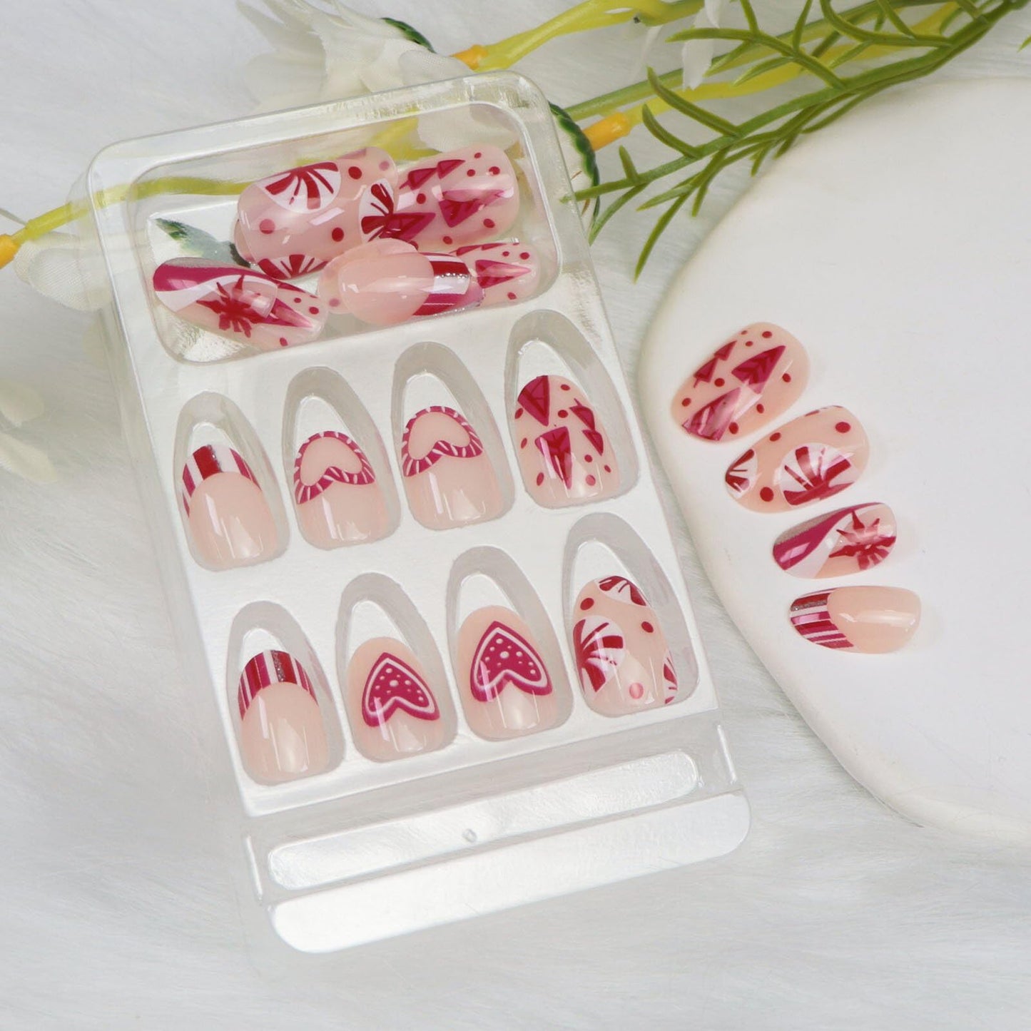 Christmas Press on Nails Short Oval Fake Nails Press ons Christmas Tree Candy Hearts Designs Red White French Heart Xmas Glossy Cute Acrylic Glue on Nail for Women 24 Pcs