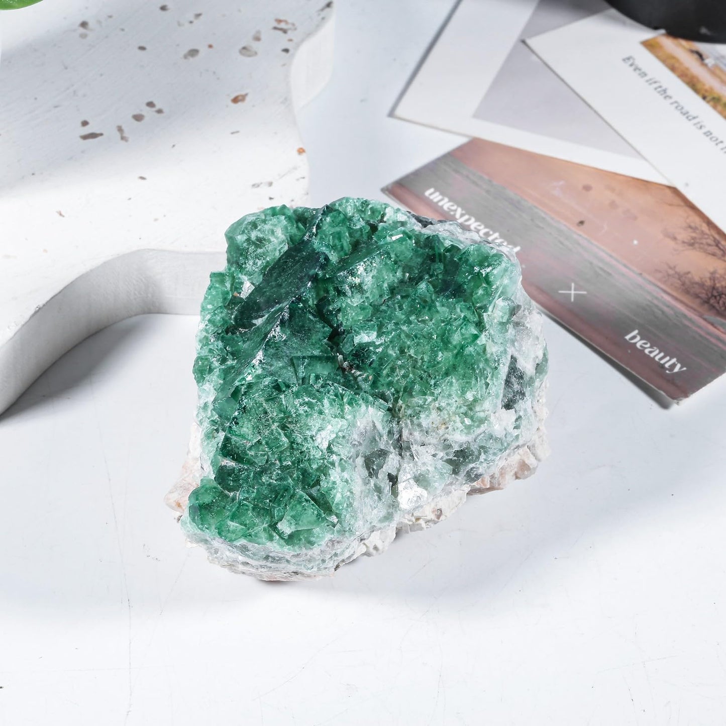 Sportmusies Natural Green Fluorite Crystal Cluster Mineral Specimen Decoration for Home Office, Raw Stone for Healing Meditation Yoga, 1.77-5.31 inches