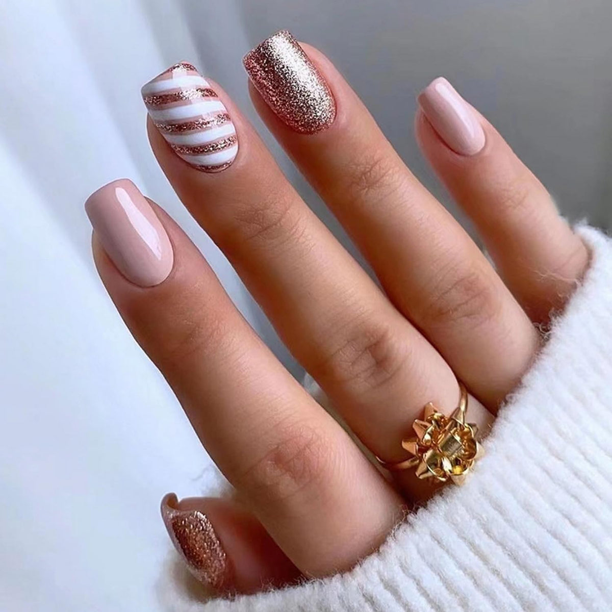 Christmas Press on Nails Medium Length Fake Nails Pink Acrylic Nails with Stripe designs Glitter Winter Christmas Glossy Nails Xmas Winter Glue on Nails for Women Girls Art Nail 24pcs