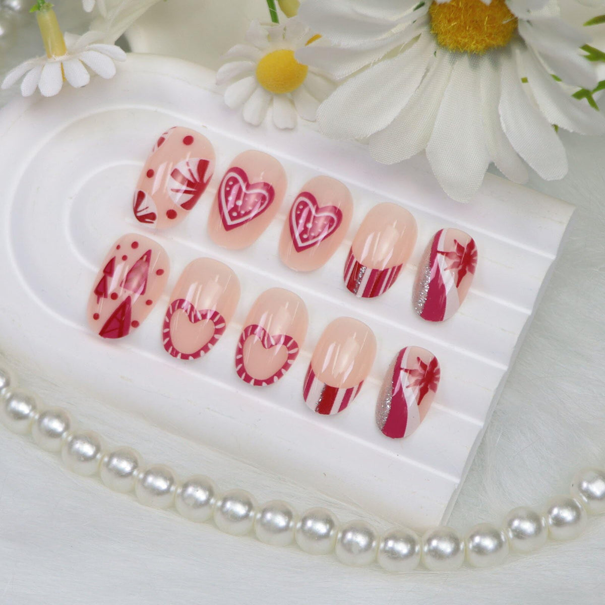 Christmas Press on Nails Short Oval Fake Nails Press ons Christmas Tree Candy Hearts Designs Red White French Heart Xmas Glossy Cute Acrylic Glue on Nail for Women 24 Pcs