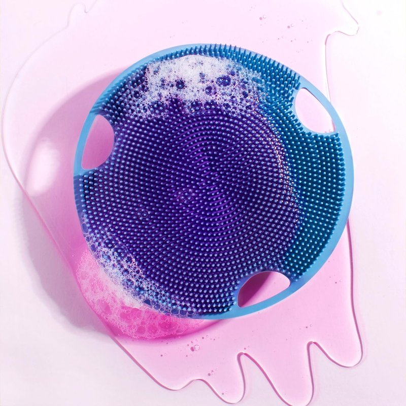 Boie USA Flat Body Scrubber - Hygienic, Exfoliating Loofah Alternative - Feels Like Silicone Scrubber Gentle on Sensitive Skin, Hypoallergenic, BPA- & Latex-Free, Made in The USA