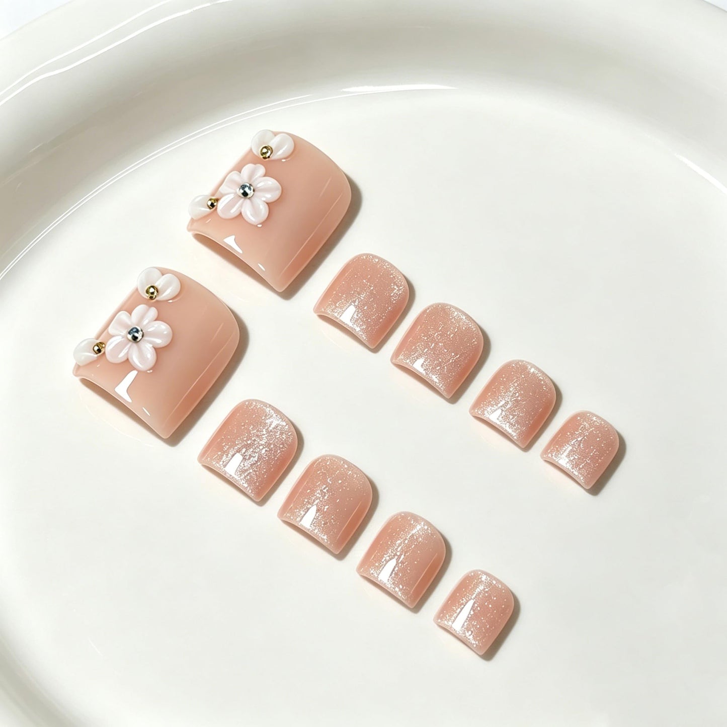 Handmade Press on Toenails White Flower Fake Toe Nails Tips Kit Press on Nails for Toes Glitter Muti-Layer Gel Thicked Acrylic Stick on Nails for Women Nail Supplies (M)