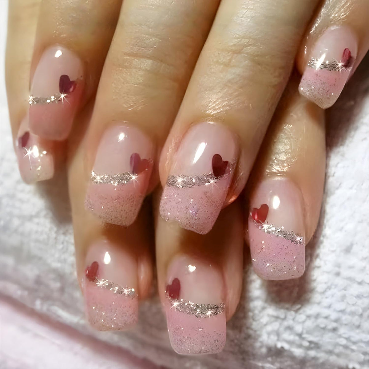 24Pcs Valentine's Day French Tip Press on Nails Medium Coffin Fake Nails with Silver Pink Glitter Heart Design Full Cover Artificial Glue on Nails Romantic Valentines Stick on Nails for Women DIY