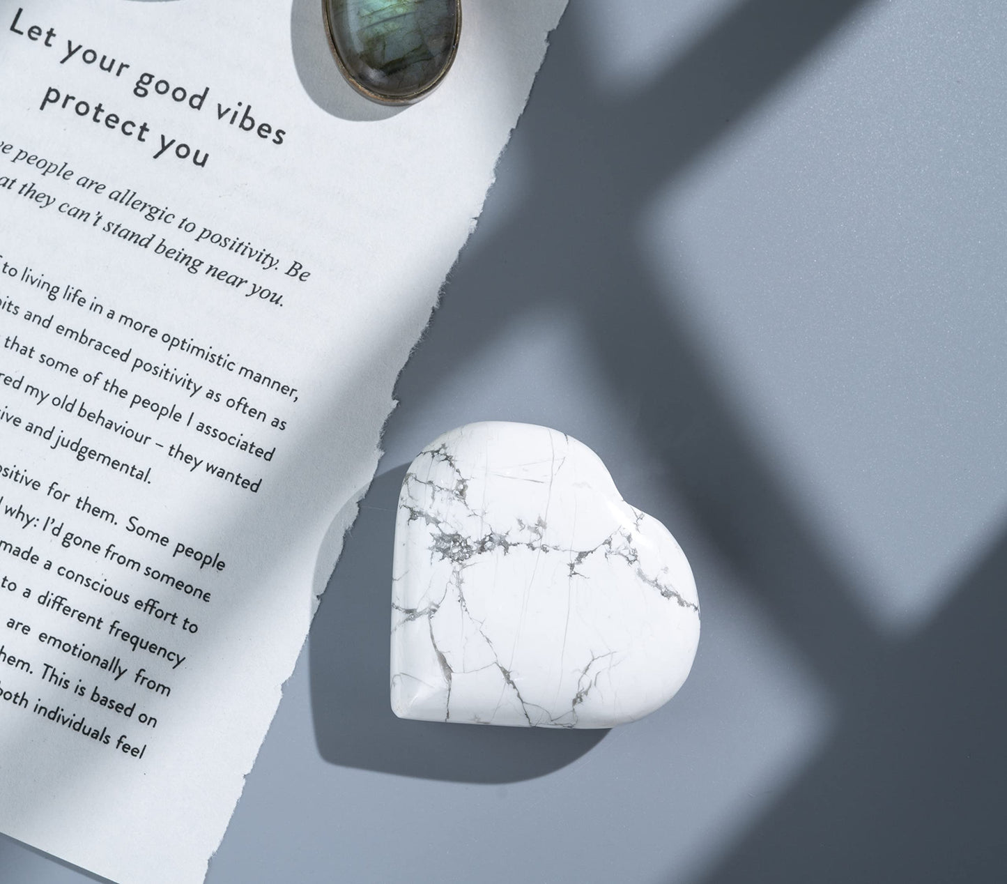 Crocon 50mm Howlite Heart stone Big Heart Shape Puff Stones Set 450+ Carats Pocket Crystal Healing Tumble Collection Palm Worry Stone Good Luck Charm Meditation Gift Craft Home Decor