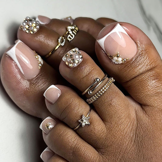 RUOKEXIN Short Press on Toenails White French Tip Fake Toenails with 3D Flower Rhinestones Designs Square Toe Nail Press ons Sparkly Artificial Nails for Women 24Pcs