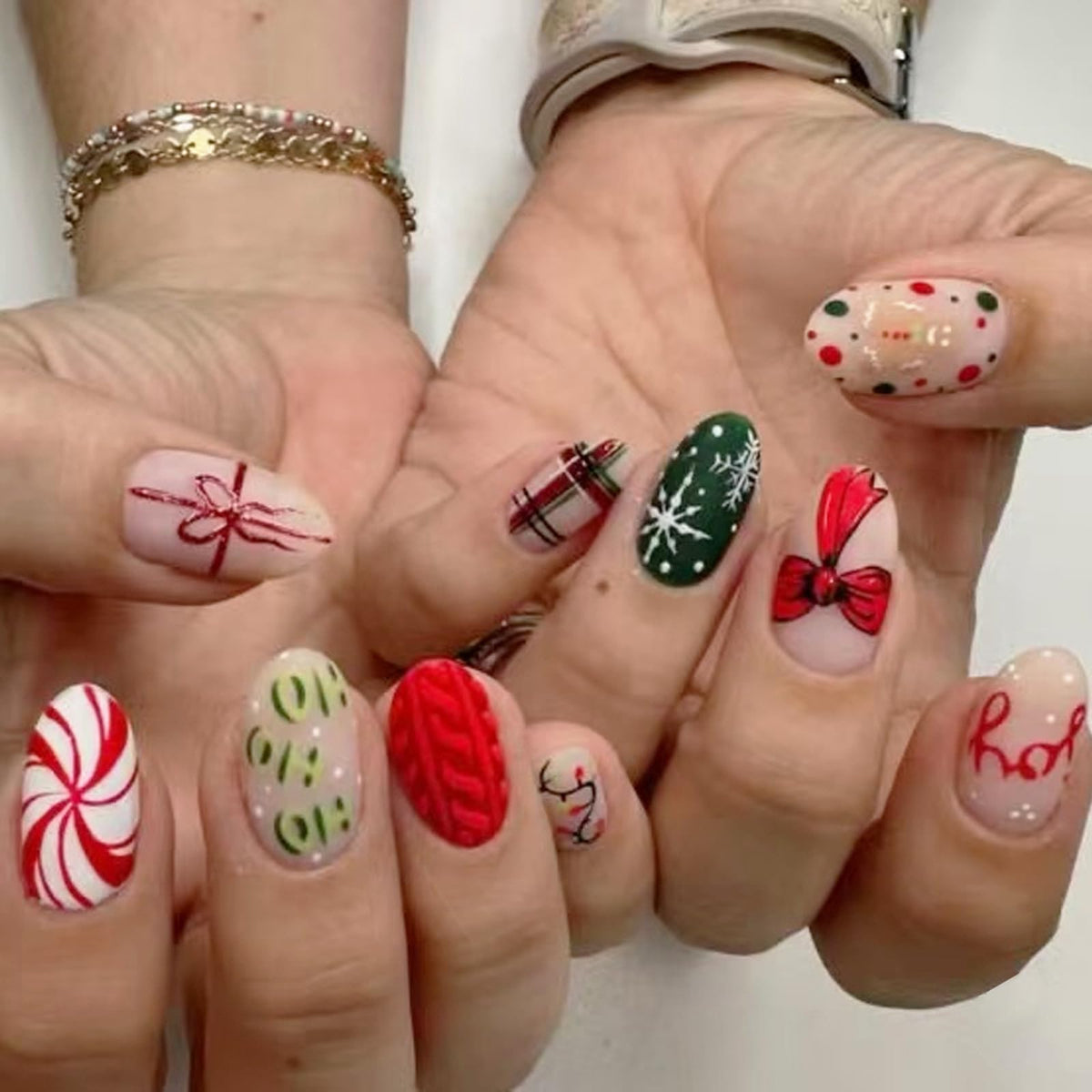 IMSOHOT Press on Nails Short Oval Fake Nails Matte Red Green Round False Nails with Bow, Snowflake Designs Cute Acrylic Full Cover Glue on Nails for Women Girls 24Pcs