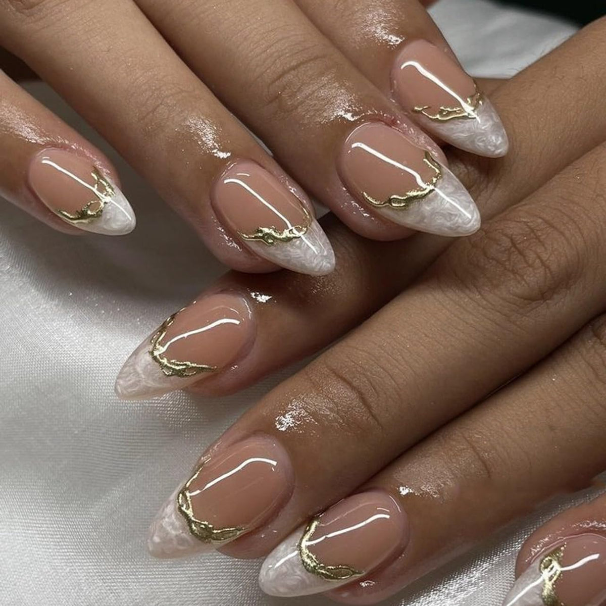 French Tip Press On Nails Short Almond Fake Nails With 3D Gold Lines Design Nude False Nails Glossy Glue On Nails Reusable White French Acrylic Nail Full Cover Nail Tips For Women 24pcs