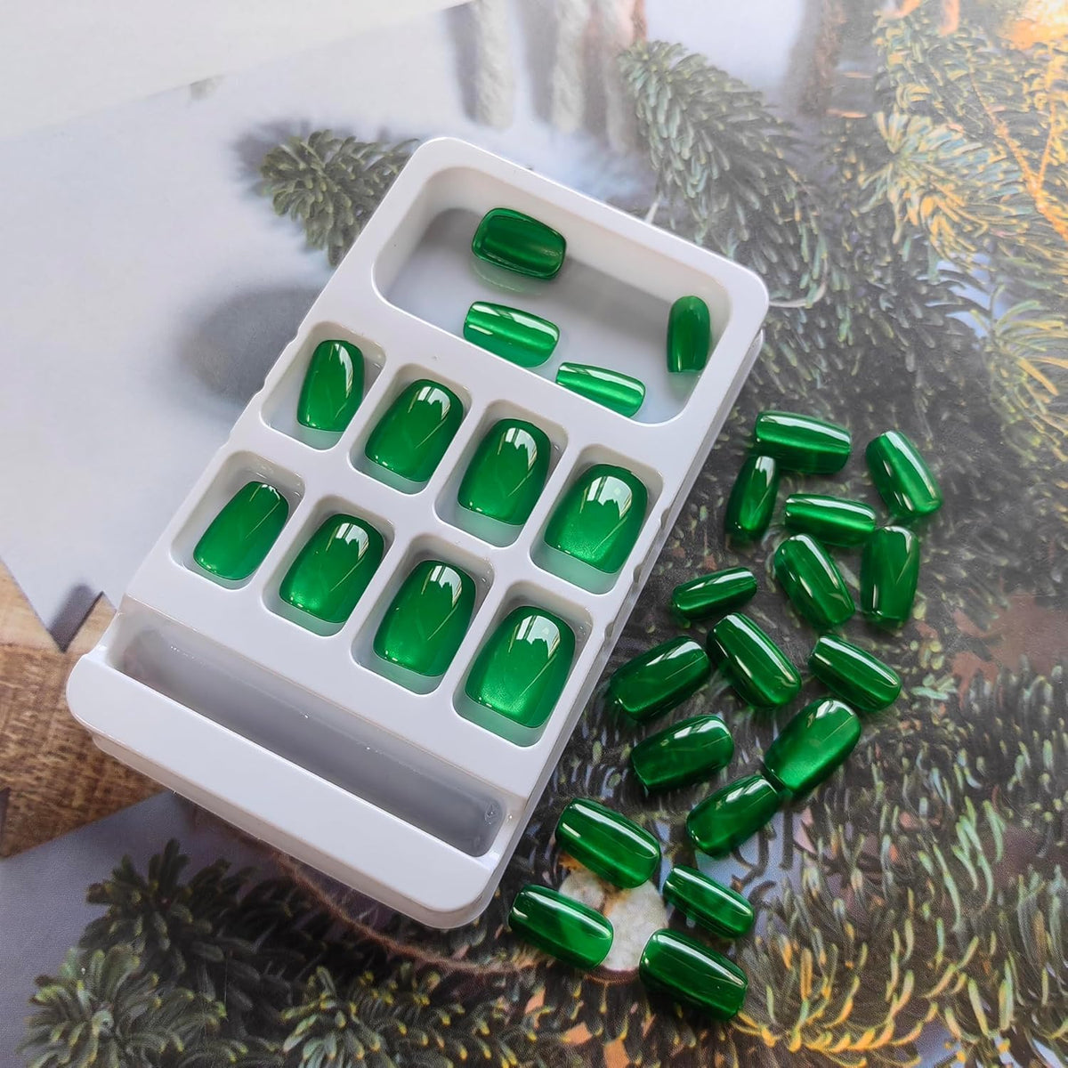 Green Press on Nails Medium Square Fake Nails with Glitter Cat Eye Designs Glue on Nails Full Cover Glossy False Nails Artificial Stick on Nail for Women 24Pcs
