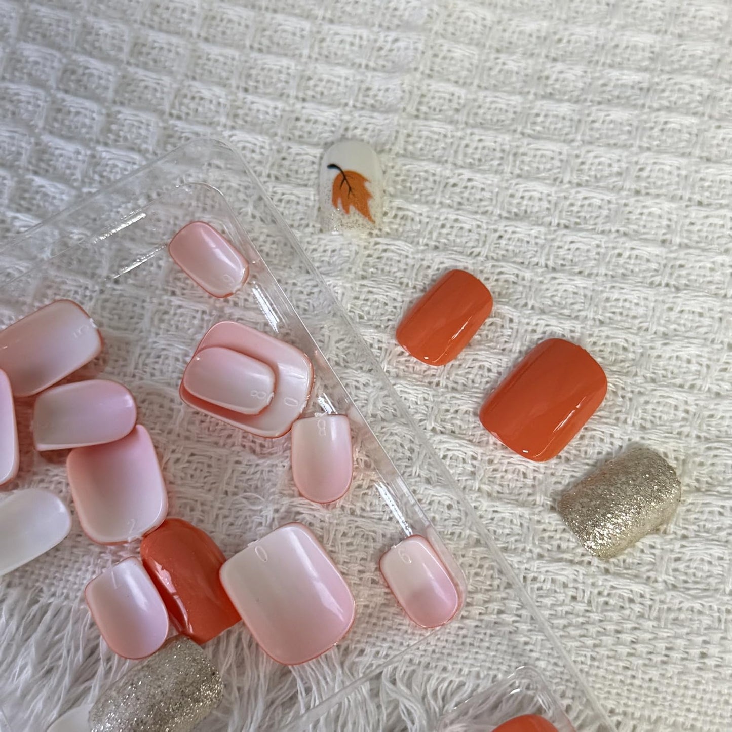 24pcs Fall Press on Nail Short Square Fake Nails Full Cover Orange Press ones with Maple Leaves designs Thanksgiving False Nails Gold Glitter Acrylic Stick on Nails for Women Girls Autumn Manicure
