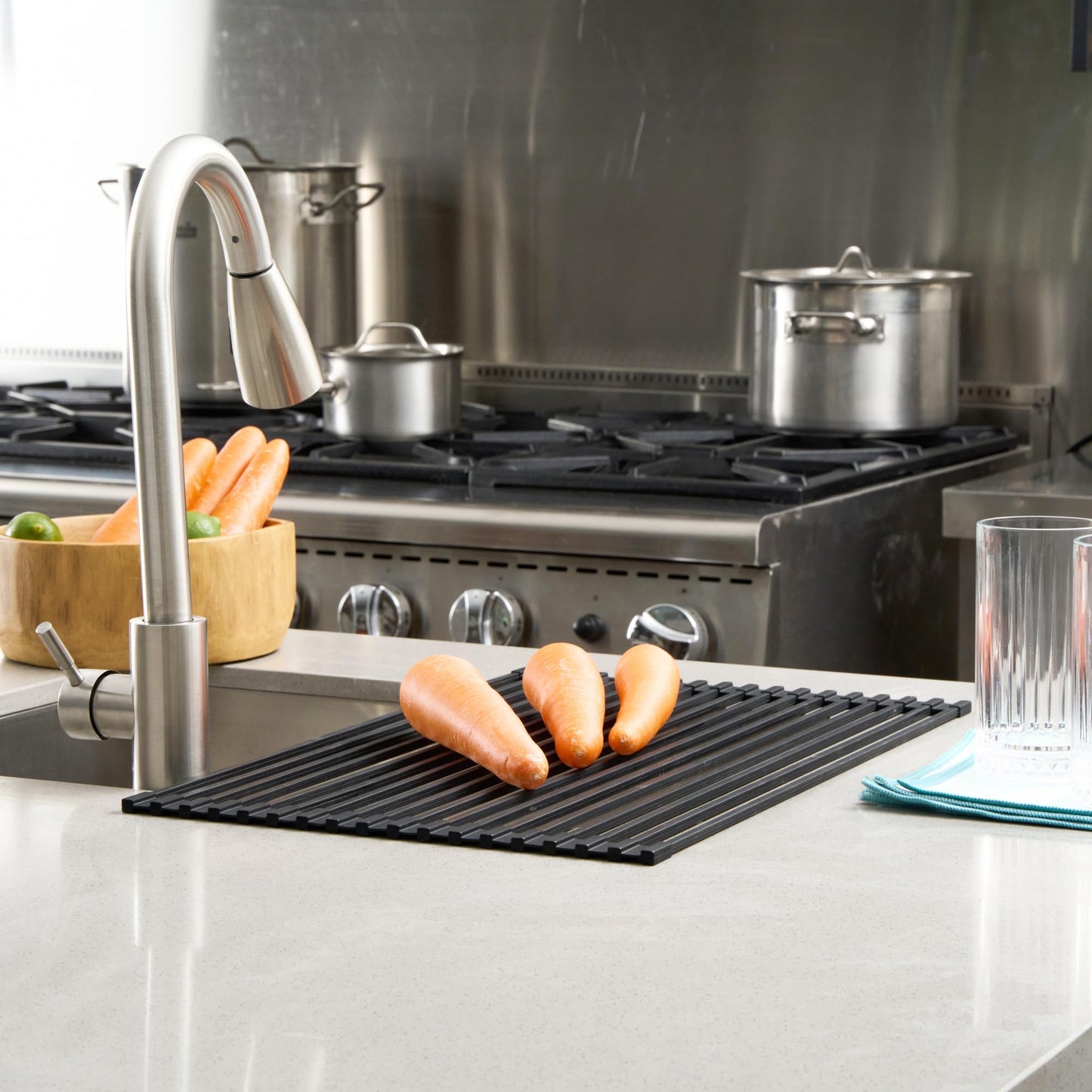 Restaurantware 20.47 x 12.99 Inches Stainless Steel Drying Rack - 12 Count - Clean Tek Professional Dish Drainer, Roll-Up, Non-Slip - Space-Saving Over-The-Sink Rack - Silicone Coated Black