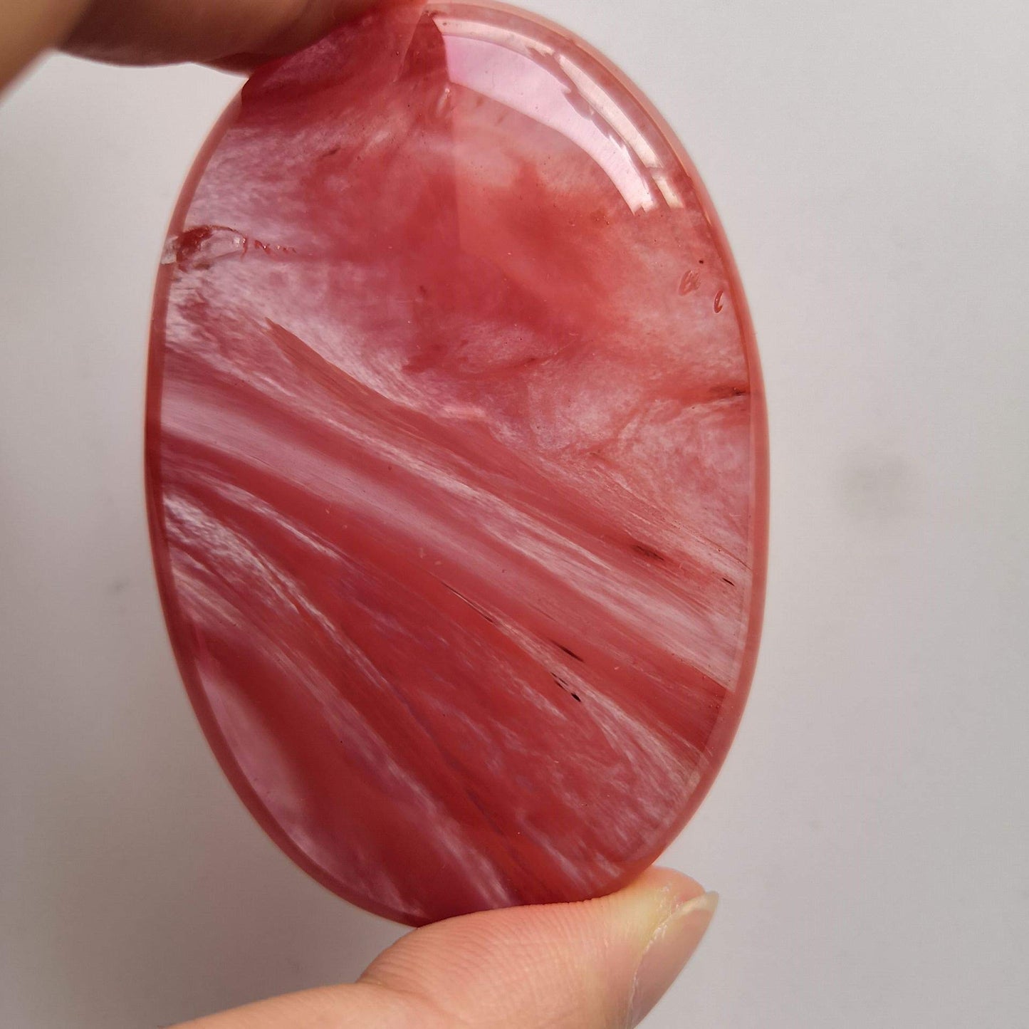 Loveliome Synthesis Cherry Quartz Oval Polished Worry Stones, Healing Crystal Indoor Fountain Stones Massage Energy Anxiety Relief Items