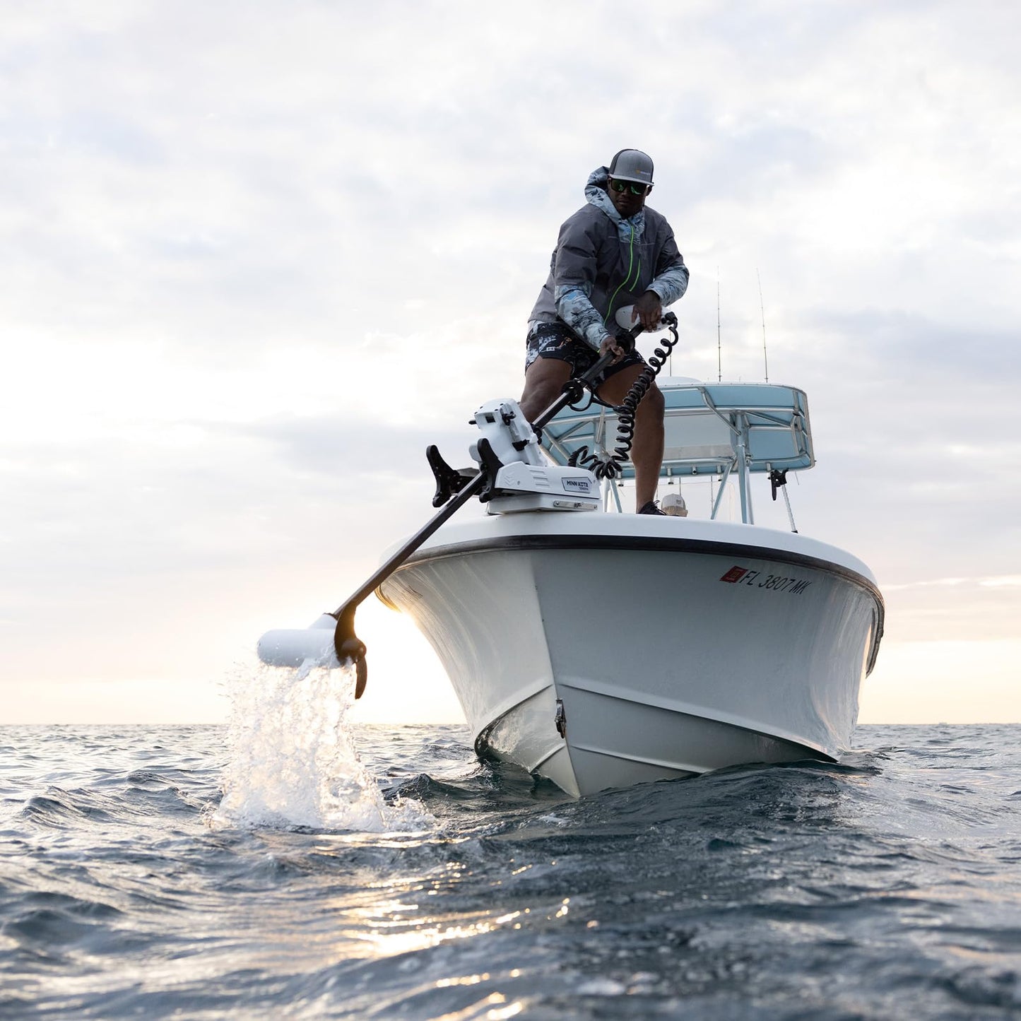 Minn Kota Riptide Terrova Bow-Mount Electric Trolling Motor with GPS, Spot-Lock – 80 Lb. Thrust, 60 in. Shaft, Saltwater