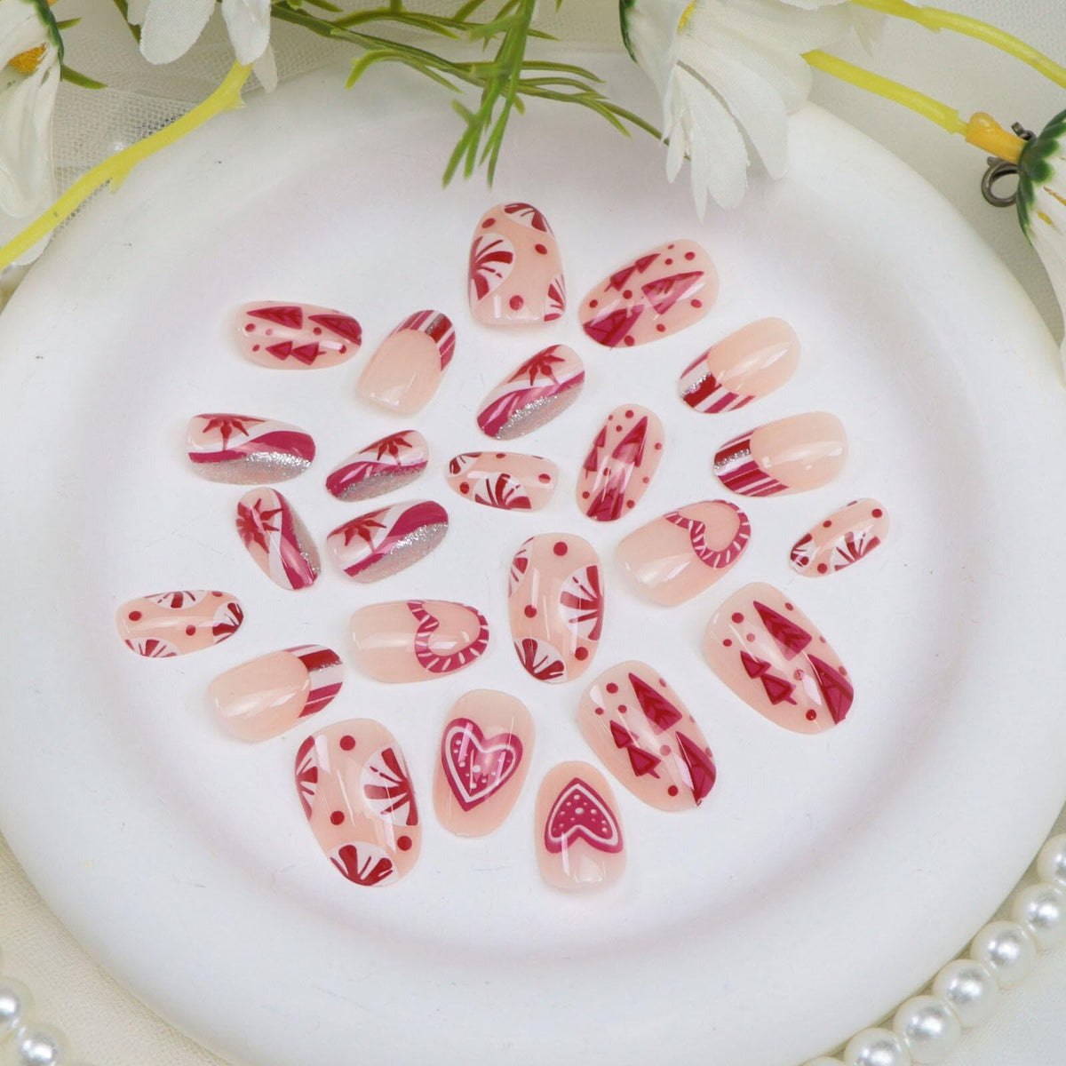 Christmas Press on Nails Short Oval Fake Nails Press ons Christmas Tree Candy Hearts Designs Red White French Heart Xmas Glossy Cute Acrylic Glue on Nail for Women 24 Pcs