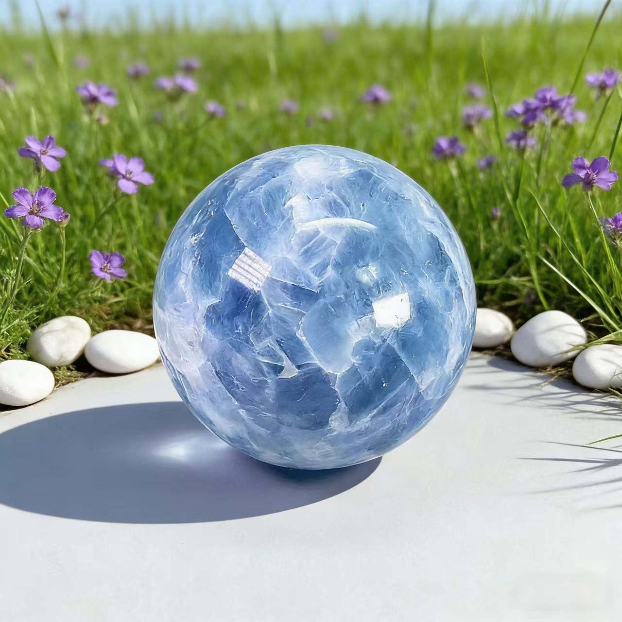 AierCrystal Natural Stone Healing Crystal Sphere Feng Shui Decor Positive Energy Tool for Wealth Meditation Protection Spiritual Space Diameter 4-5cm Celestite Sphere