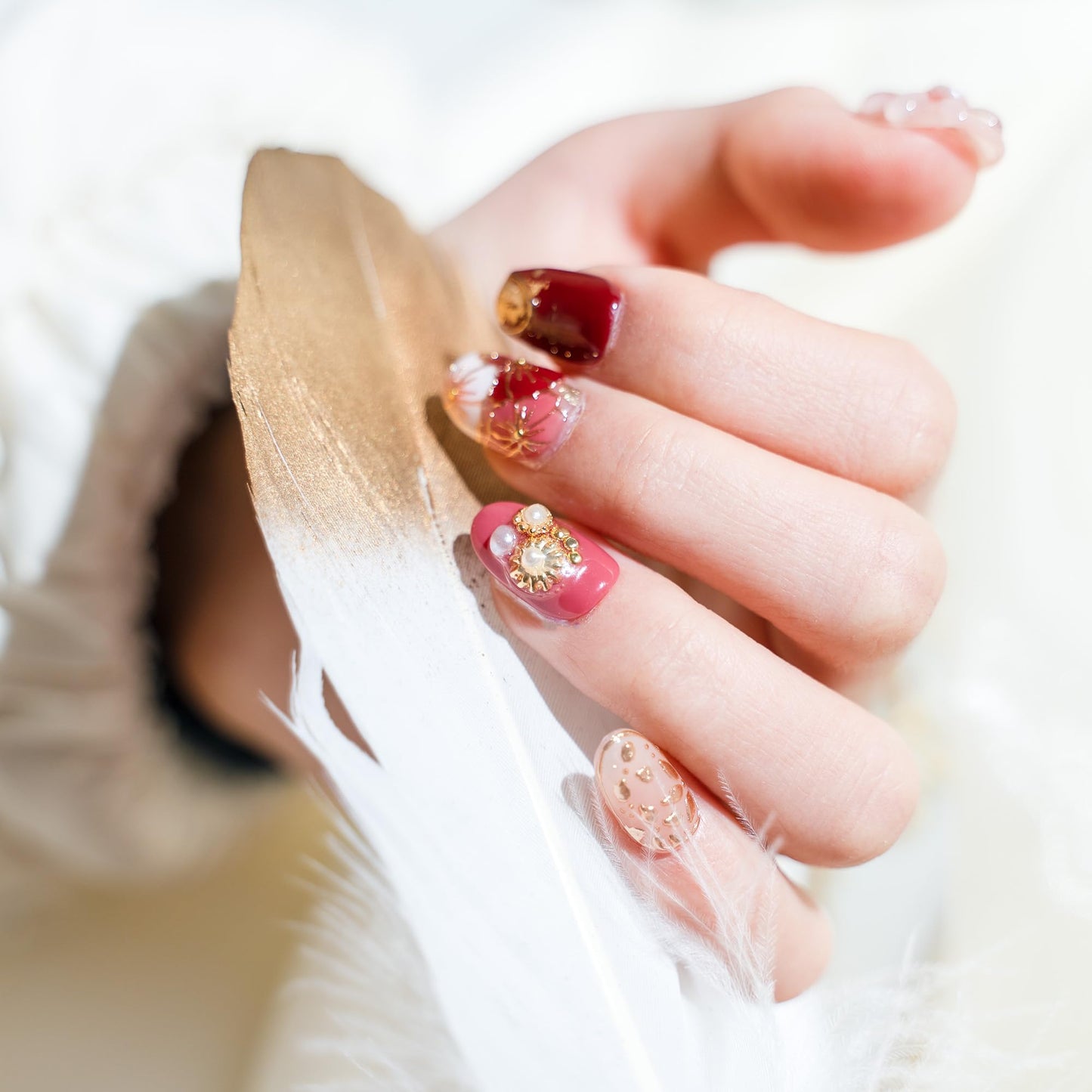 Sun&Beam Nails Handmade Press-on Short Oval Red Pink Gold 3D Flower Japanese Design Fashion False Nail Tips 10 Pcs Set (#210 L)