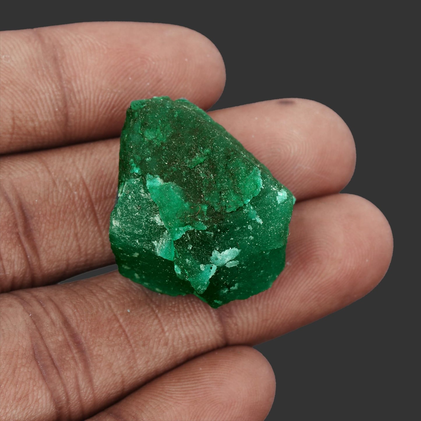 GEMHUB Rare Green Emerald Crystals and Healing Stones 842.50 Carat Natural Raw Lapidary Cabbing Rough Gemstones for Jewelry Making