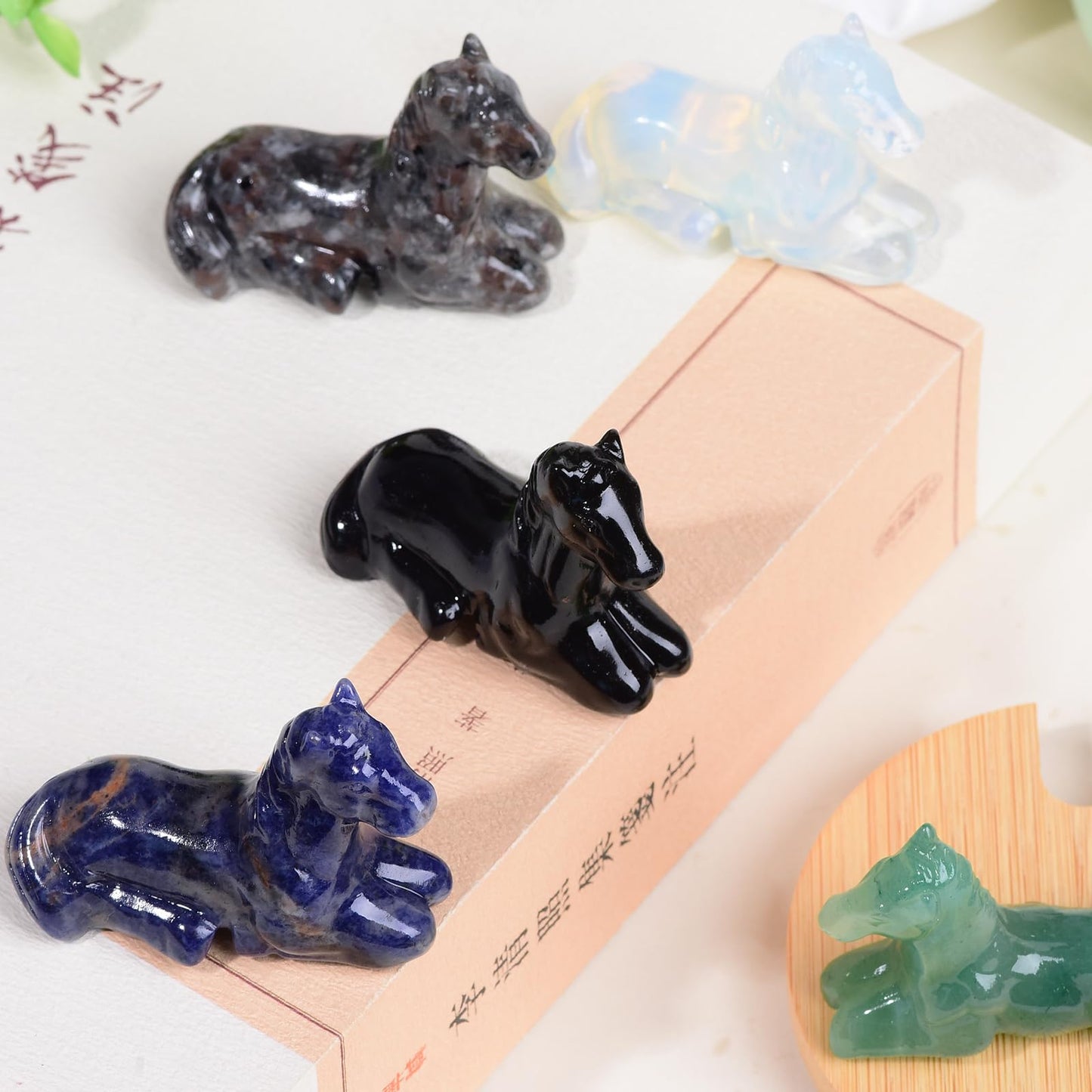 Ytbeoxk 2.2 Inch Black Obsidian Horse Crystal Figurines,Hand-Carved Healing Crystals Decor, Horse Statues Stone Energy Gemstones,in Bedroom Office Meditation Memorial Gifts for Girls and Women