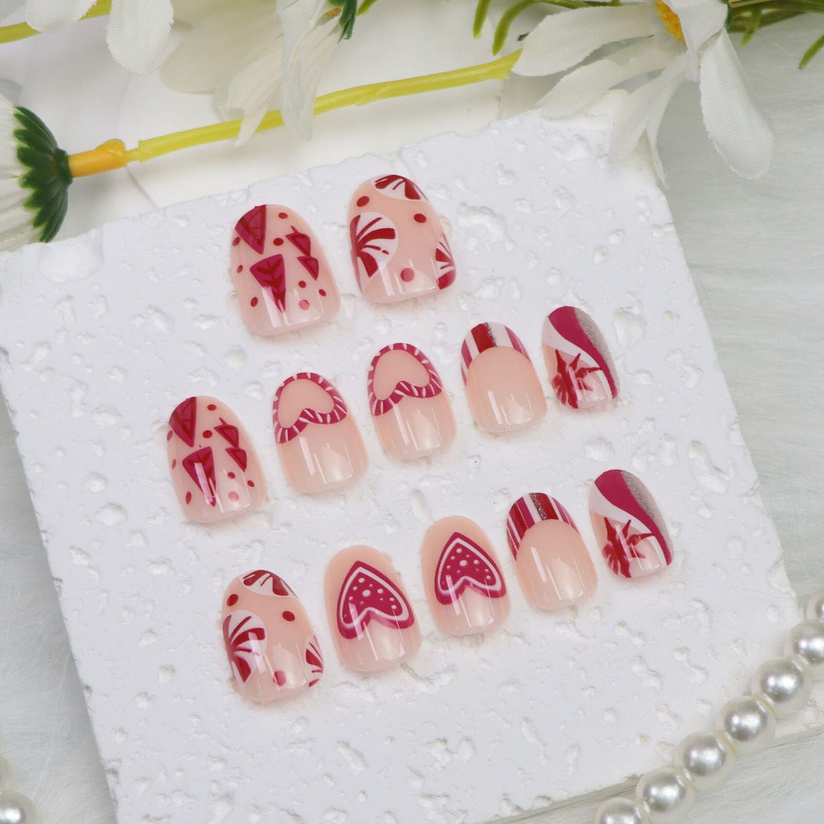 Christmas Press on Nails Short Oval Fake Nails Press ons Christmas Tree Candy Hearts Designs Red White French Heart Xmas Glossy Cute Acrylic Glue on Nail for Women 24 Pcs