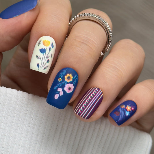 CurvLife Press on Nails Short Square Acrylic Fake Nails with Apricot Design Full Cover False Nails Glossy Nude Glue on Nails Artificial Stick on Nails for Women (Vintage Floral Charm)