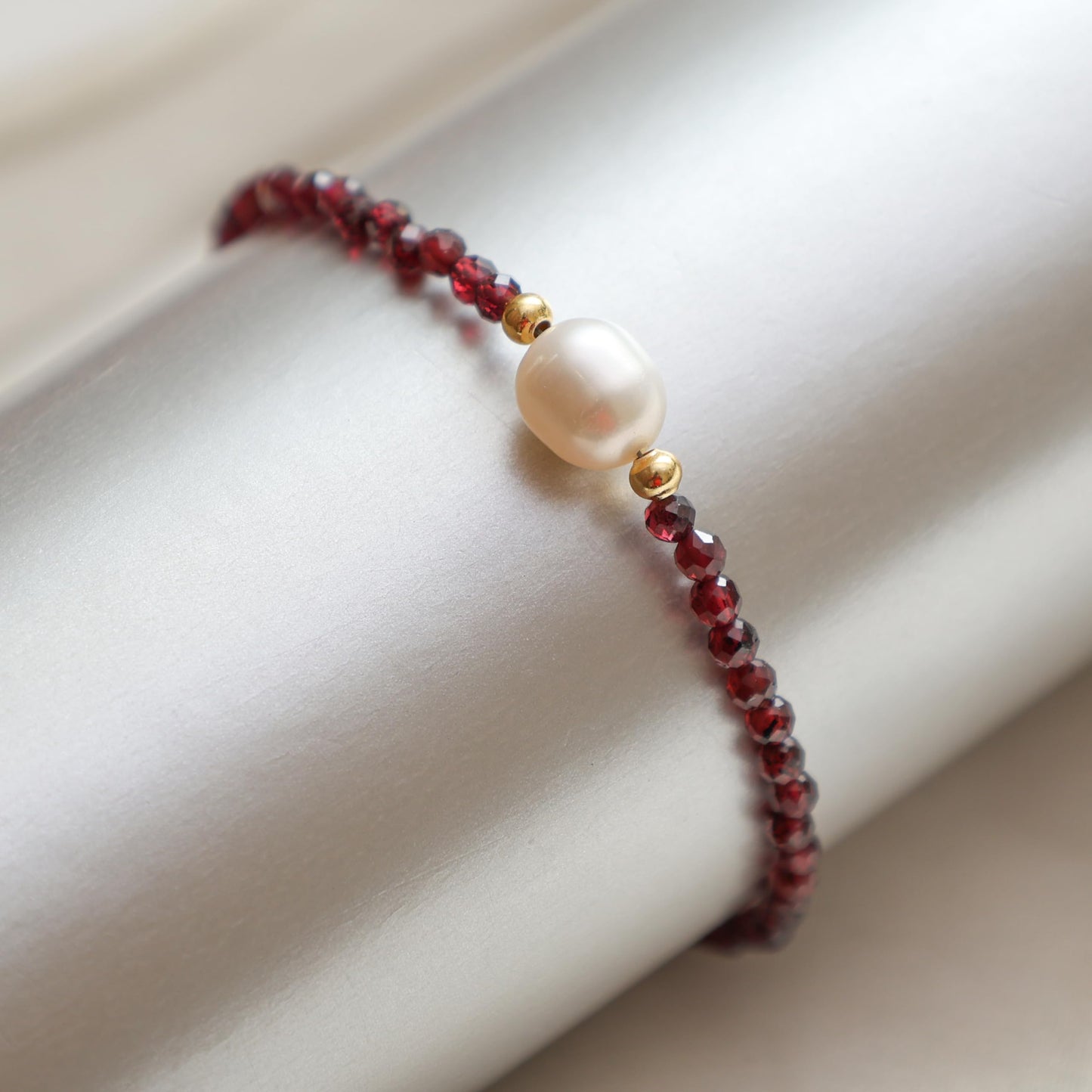 Gempires Red Garnet Beaded Bracelet with Pearl Choker Crystal Jewelry Handmade January Birthstone Gifts 7.5 Inch Gold Plated Lightweight Gemstone Bracelets