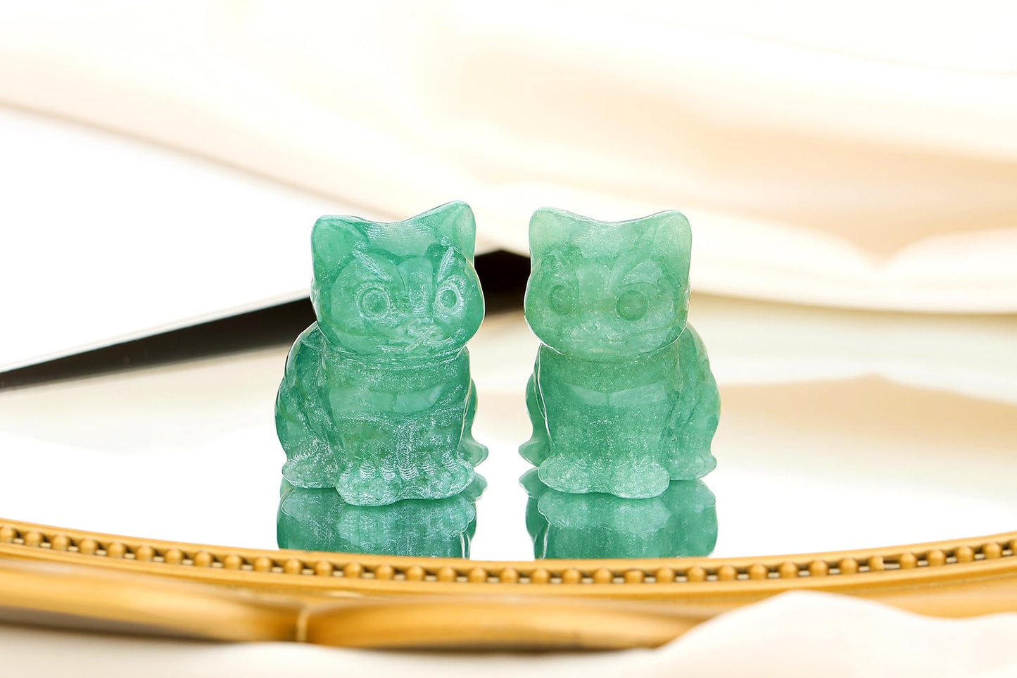 QINJIEJIE Green Aventurine Crystal Cat Figurines Healing Crystals Stone Statue Hand Carved Gemstone Sculpture Home Office Decoration Sitting Cat Gifts for Women Men