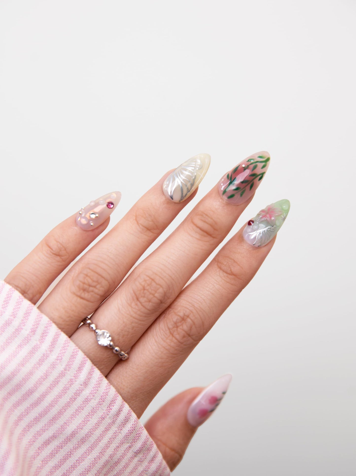SIYOU Beauty | Radiant Garden | Pink and Green Floral Short Almond Press On Nails for Women (Small) - Reusable, Salon-Quality Fake Nails (10pc)