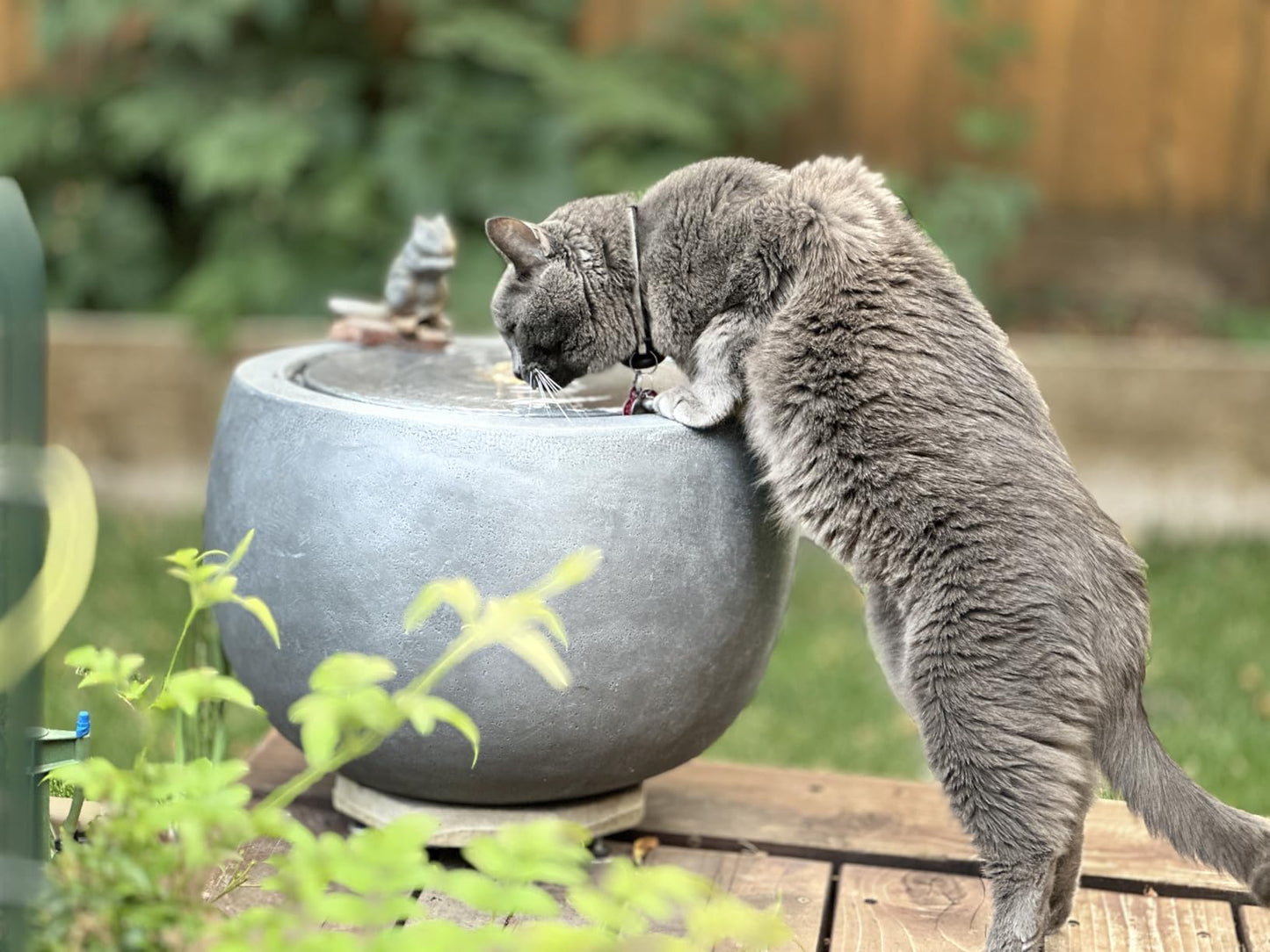 Tankana Garden Water Fountain Outdoor Bubbler Water Feature Indoor with Lights & Pump and Pebbles Waterfall Fountains Concrete Effect for Patio Deck Yard Home Decor Gray, 18 "L x 18" W x 11.5" H