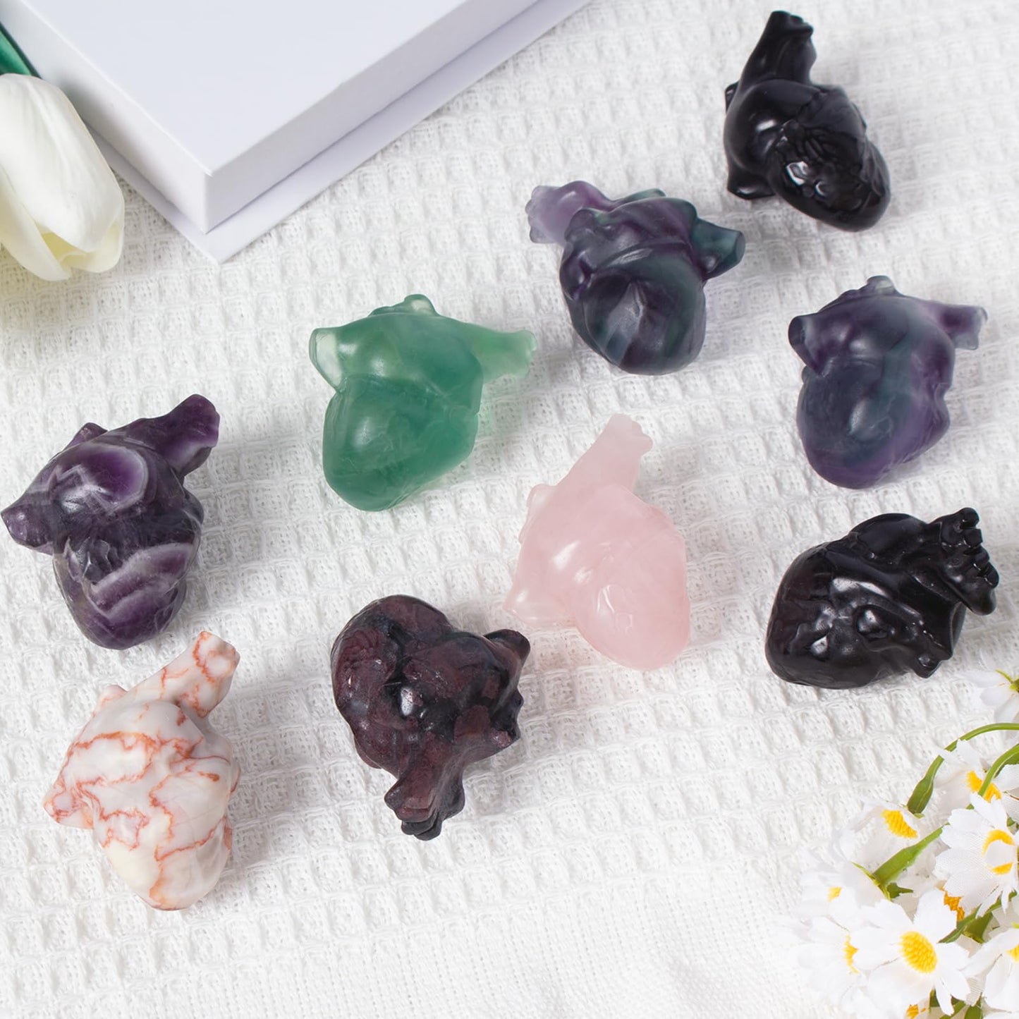 QLRSUXN Fluorite Heart Crystal Figurines, 2.1 Inch Crystal Heart Love Statue for Home Decor, Meditation and Stress Relief, Hand Carved Natural Healing Stone Cardiac Sculpture Spiritual Gift for Women
