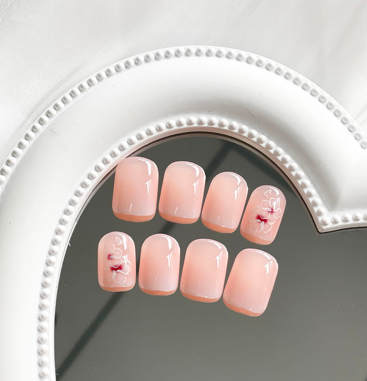 Short Square Press on Nails MABKJLF French Fake Nails Gradient Full Cover White Flower False Nails with Designs Glossy Glue on Nails Acrylic Nails Artificial Nails for Women Girls 24 Pcs