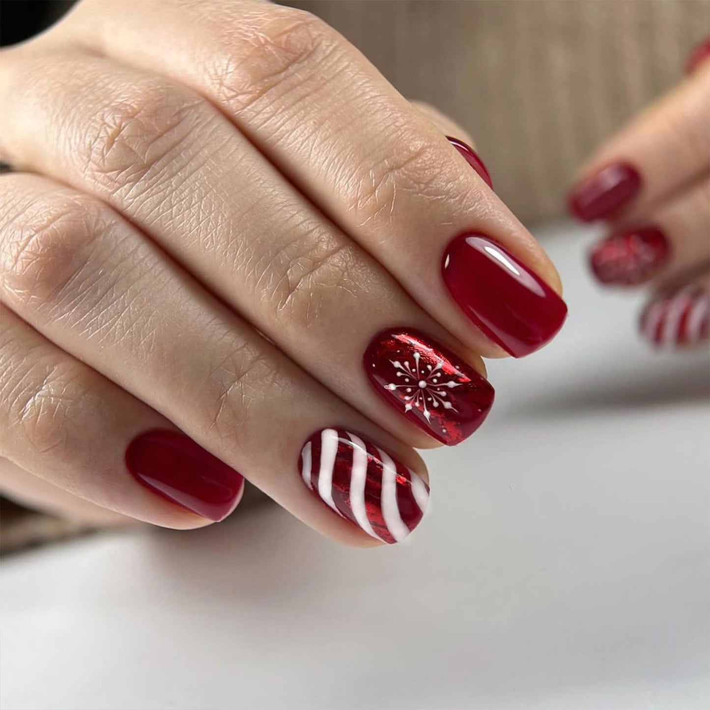 Christmas Red Press on Nails Acrylic Nails: Short Square Fake Nails Winter Xmas Press on Nails with Snowflake Design, Glossy False Nails Christmas Glue on nails for Women 24Pcs