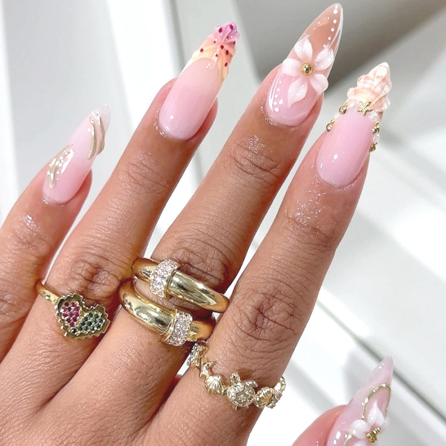 30Pcs French Tip Press on Nails Medium Almond Fake Nails 3D Gold Starfish Beads Charms Design Flower False Nails Pink Yellow Gradient French Nail Artificial Nails Cute Floral Acrylic Nail for Women